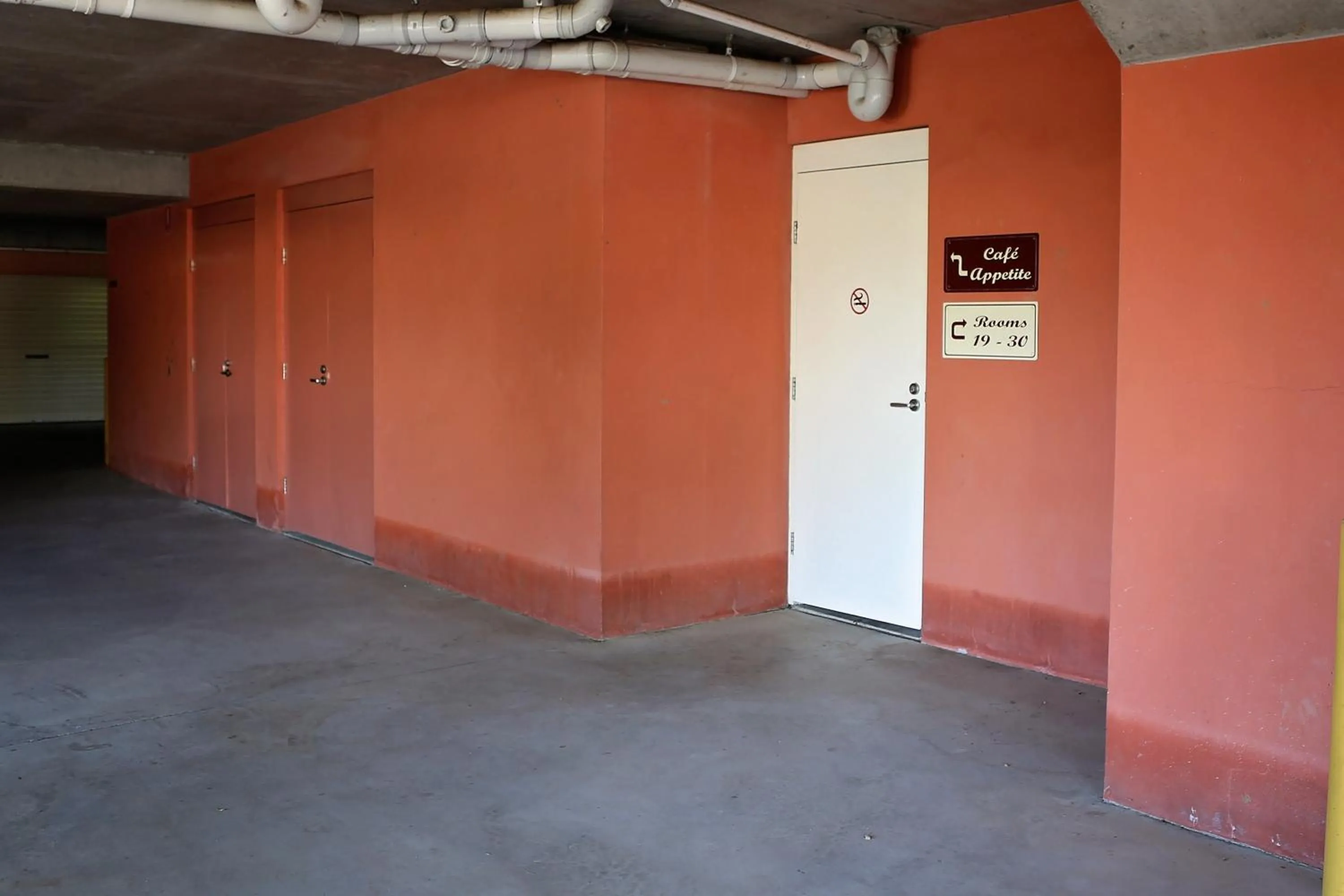 Property building in Forbes Victoria Inn