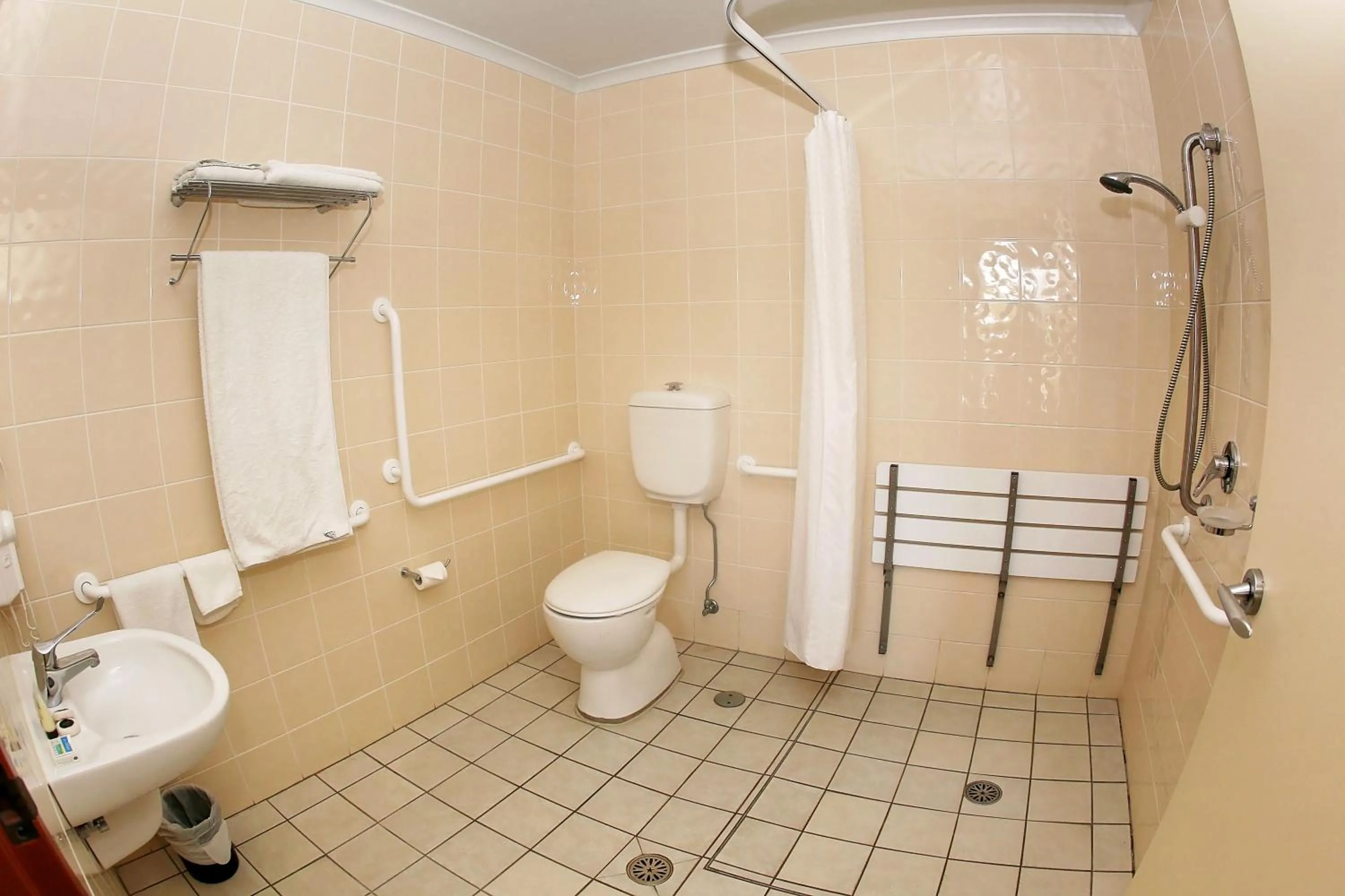 Facility for disabled guests in Forbes Victoria Inn