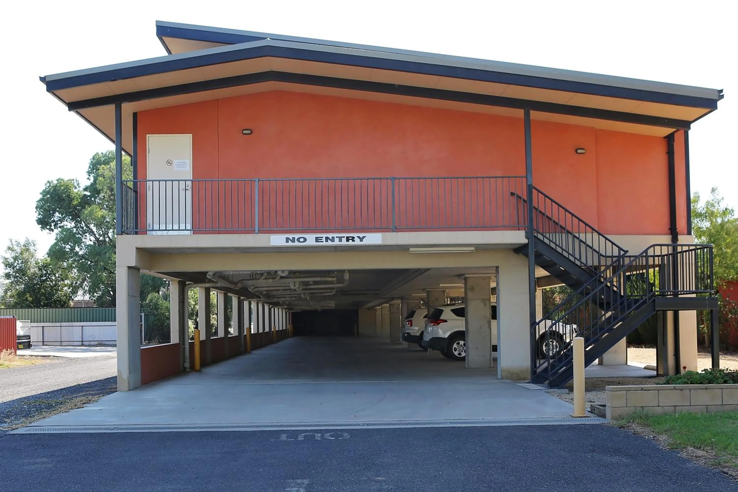 Facade/entrance in Forbes Victoria Inn