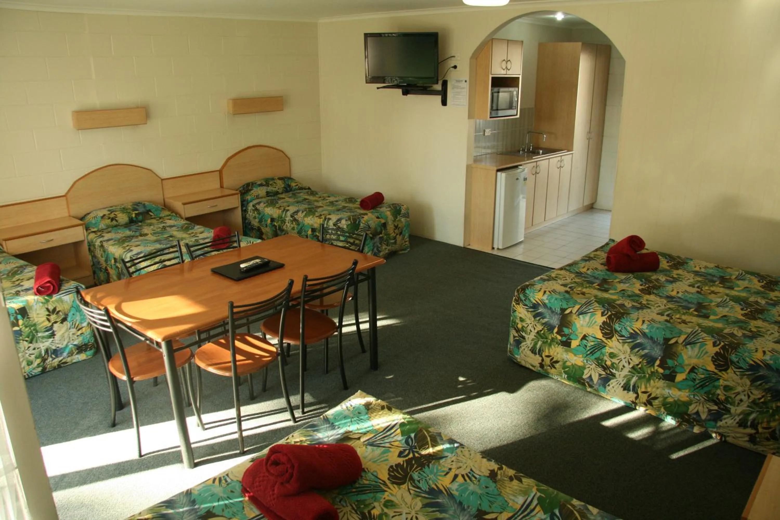 Colonial Court Motor Inn