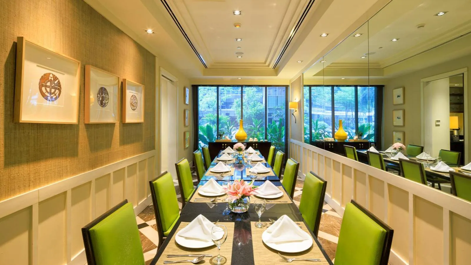 Restaurant/places to eat in Aruga Apartments by Rockwell Makati