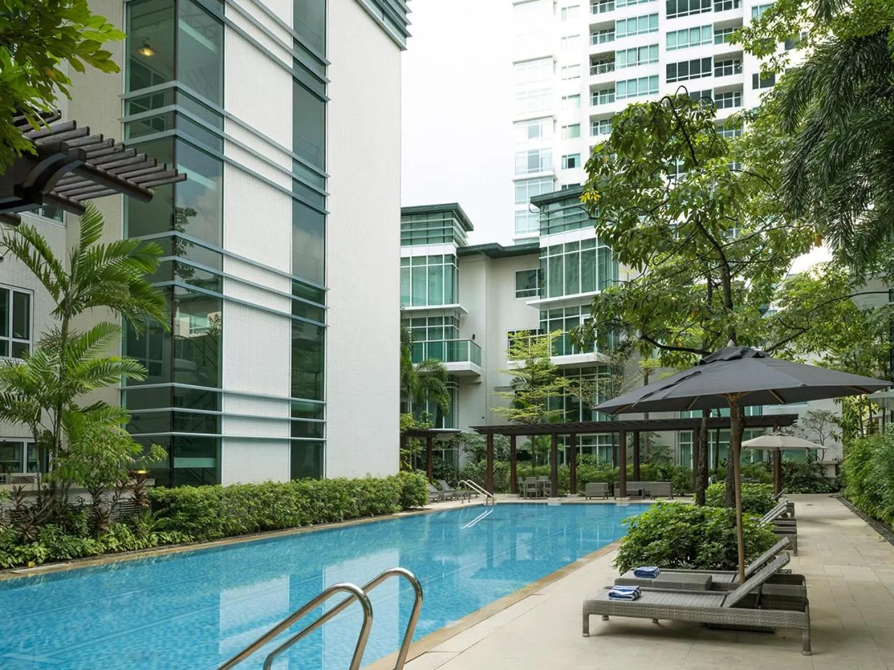 Swimming pool in Aruga Apartments by Rockwell Makati