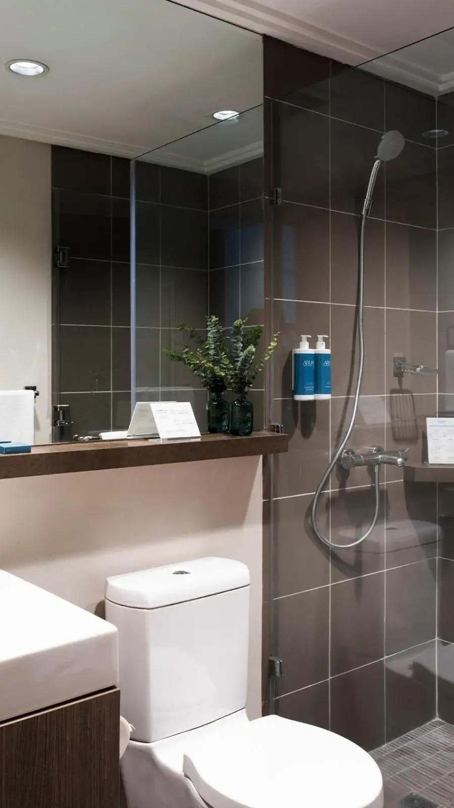 Bathroom in Aruga Apartments by Rockwell Makati Bathroom in Aruga Apartments by Rockwell Makati