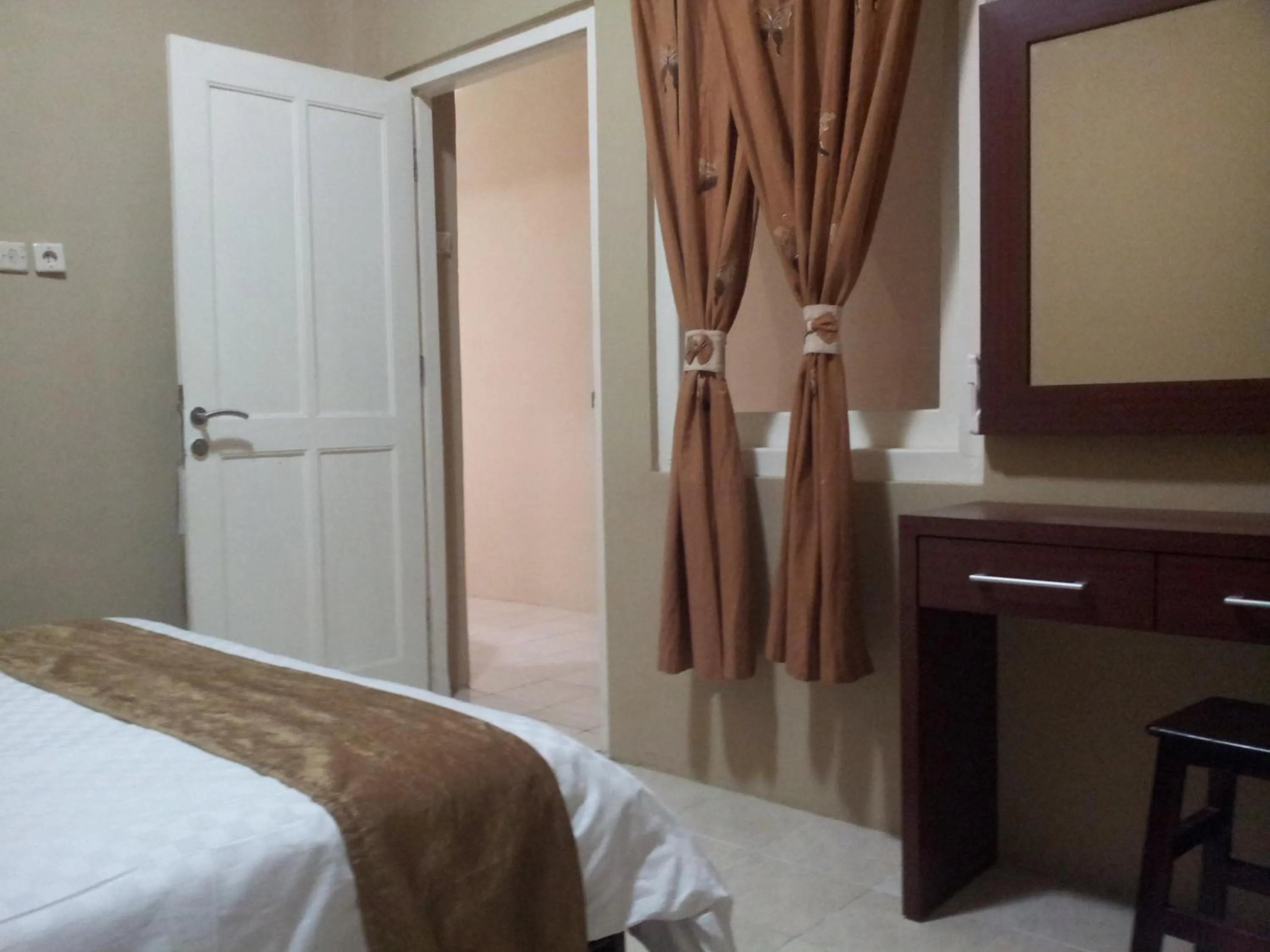 Shower, Bed in Safa Homestay