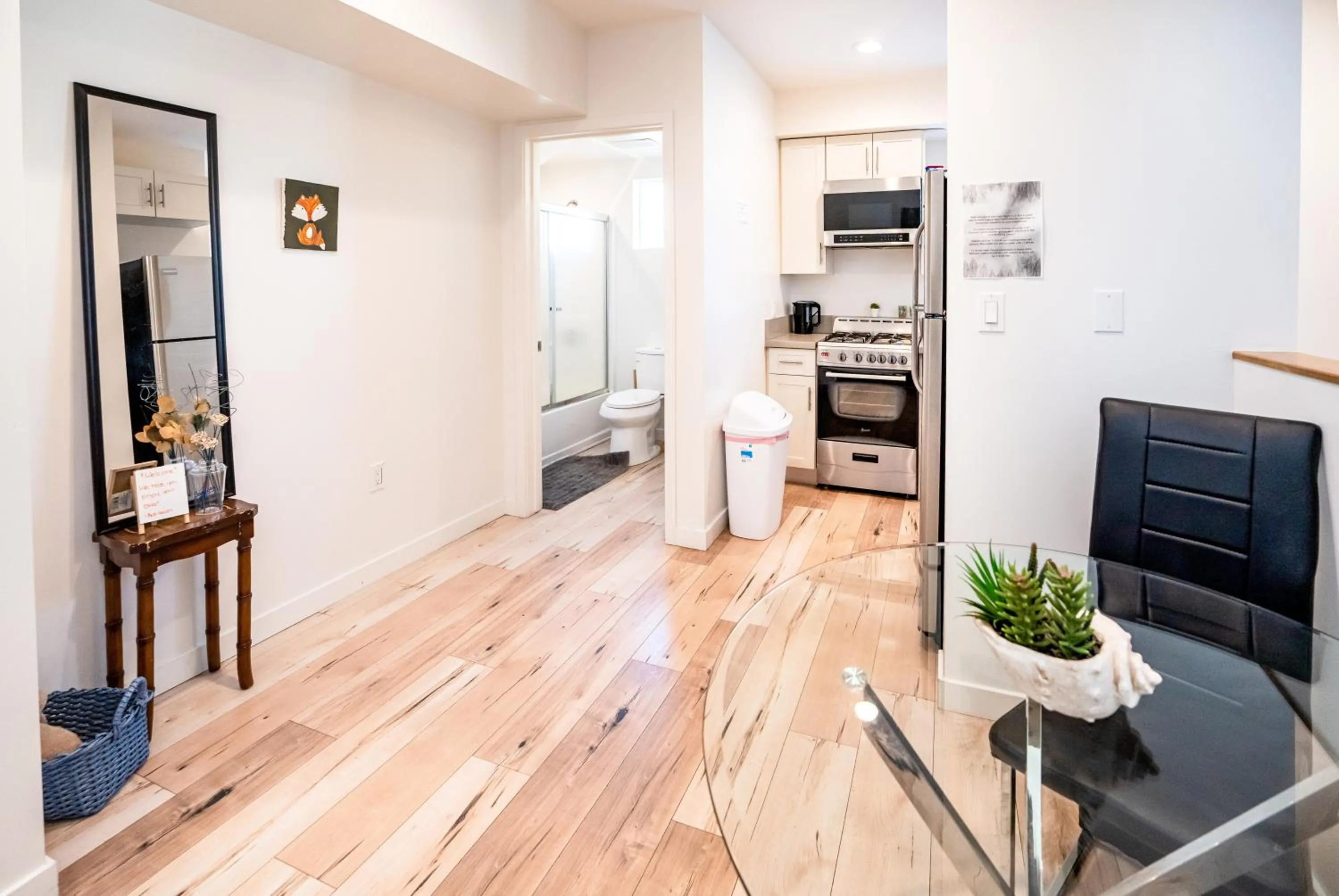 Kitchen or kitchenette in Brand New Koreatown Loft with 3 Levels 2 Parking Spots