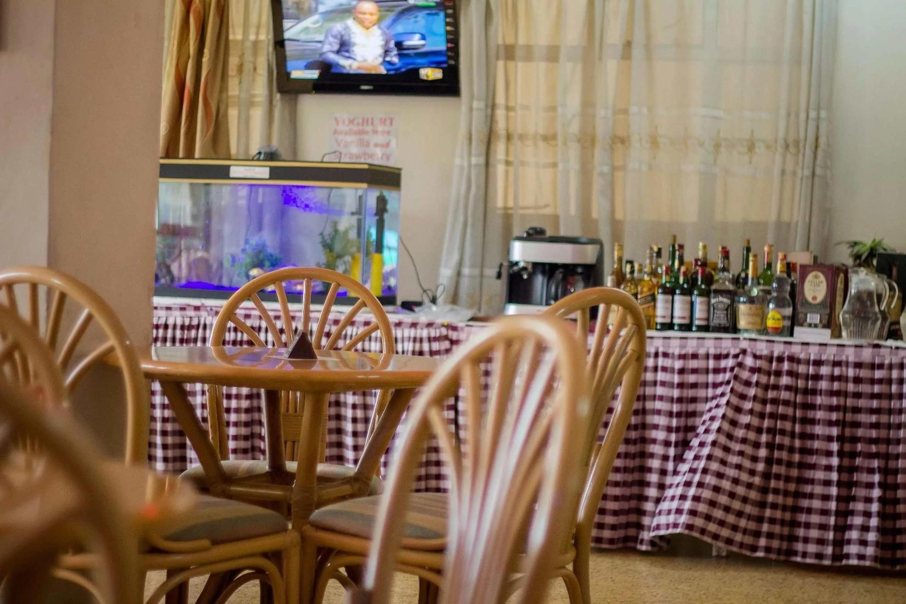 Restaurant/places to eat in Rabi Hotel