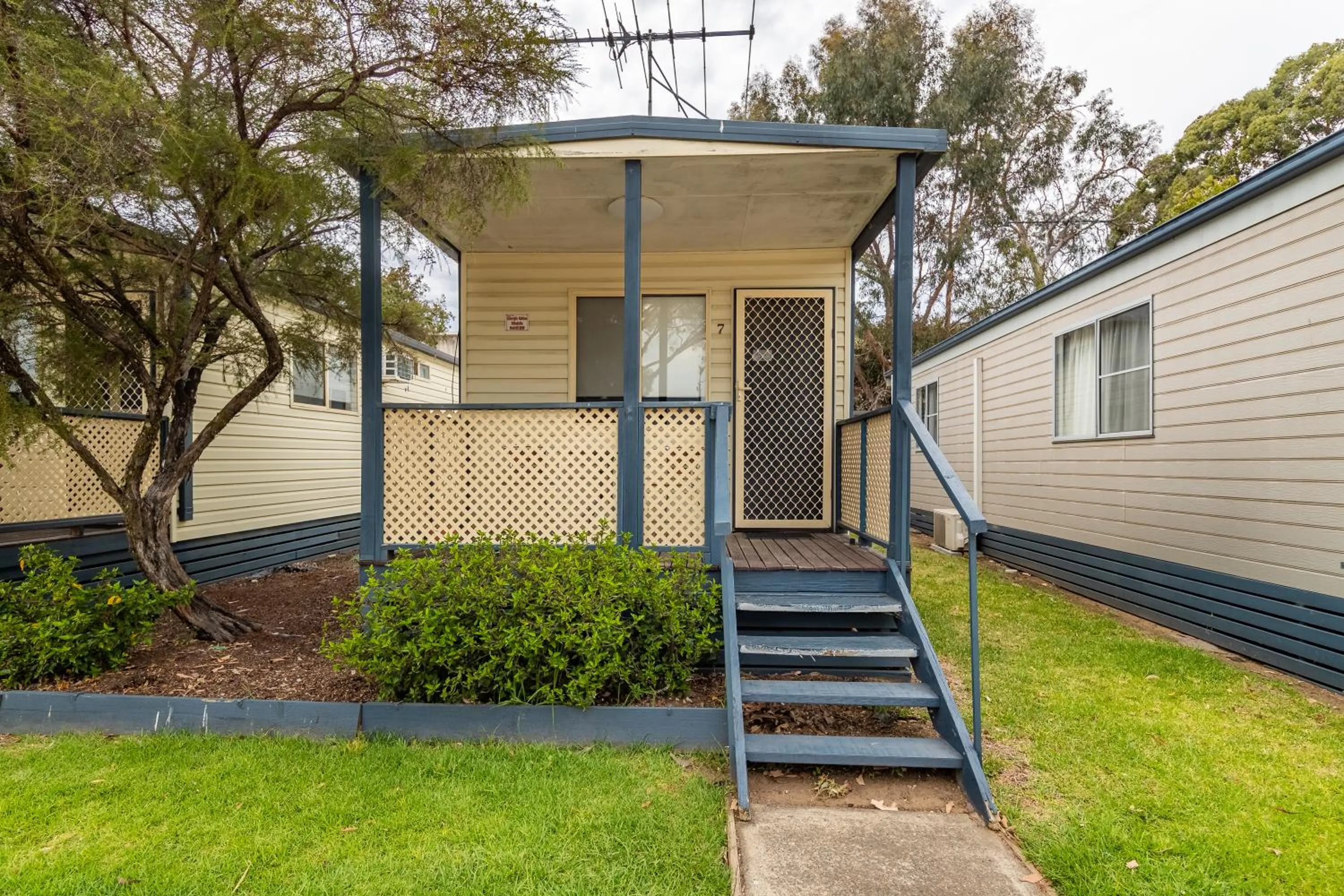 Standard One-Bedroom Cabin in Ingenia Holidays Nepean River