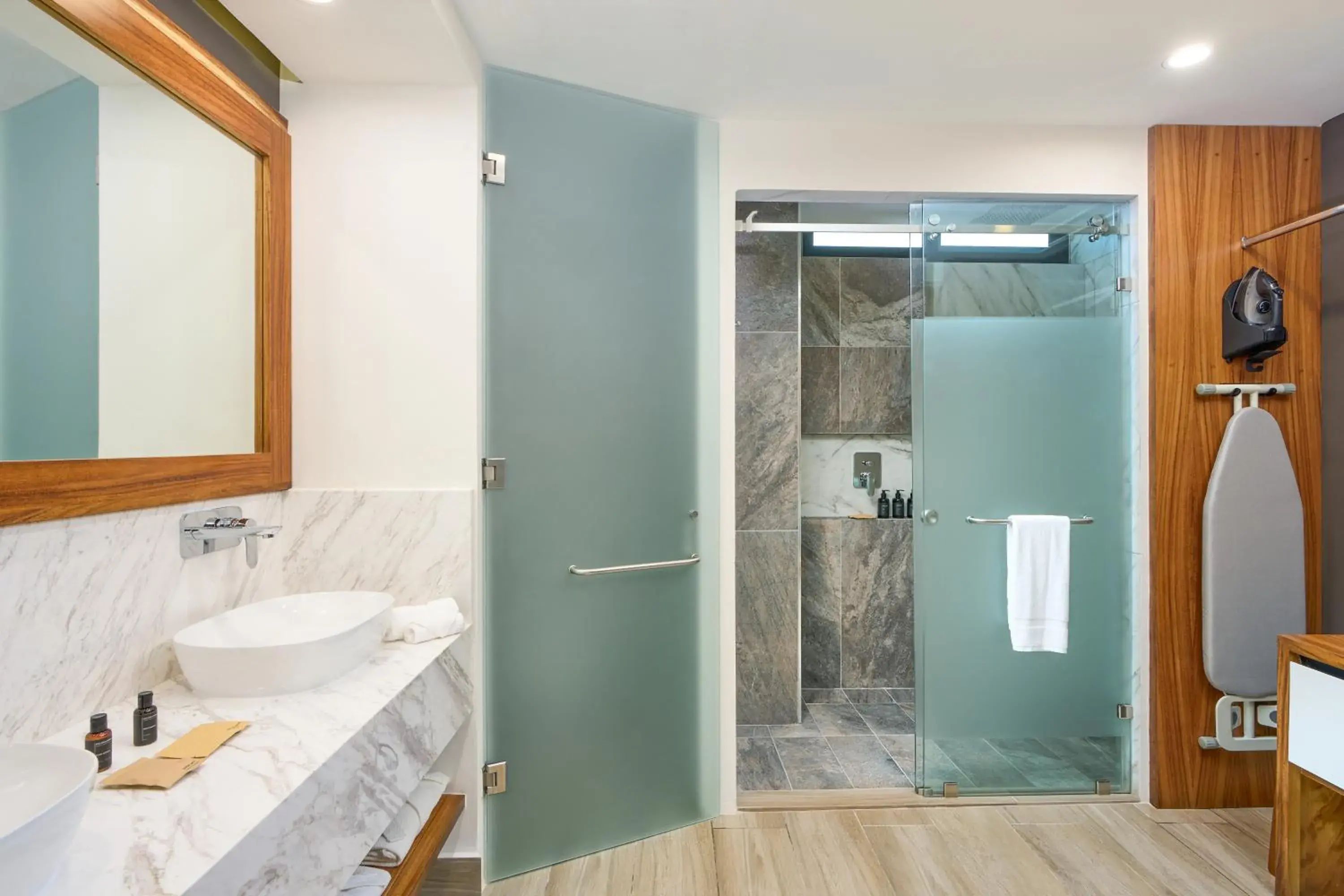 Shower in Cristalino Lagoon Front Hotel, Restaurant & Spa Shower in Cristalino Lagoon Front Hotel, Restaurant & Spa