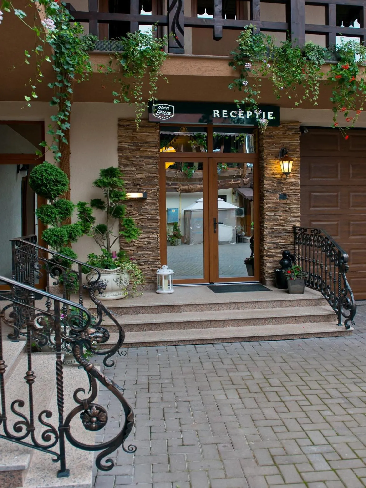 Facade/entrance in Hotel Galany