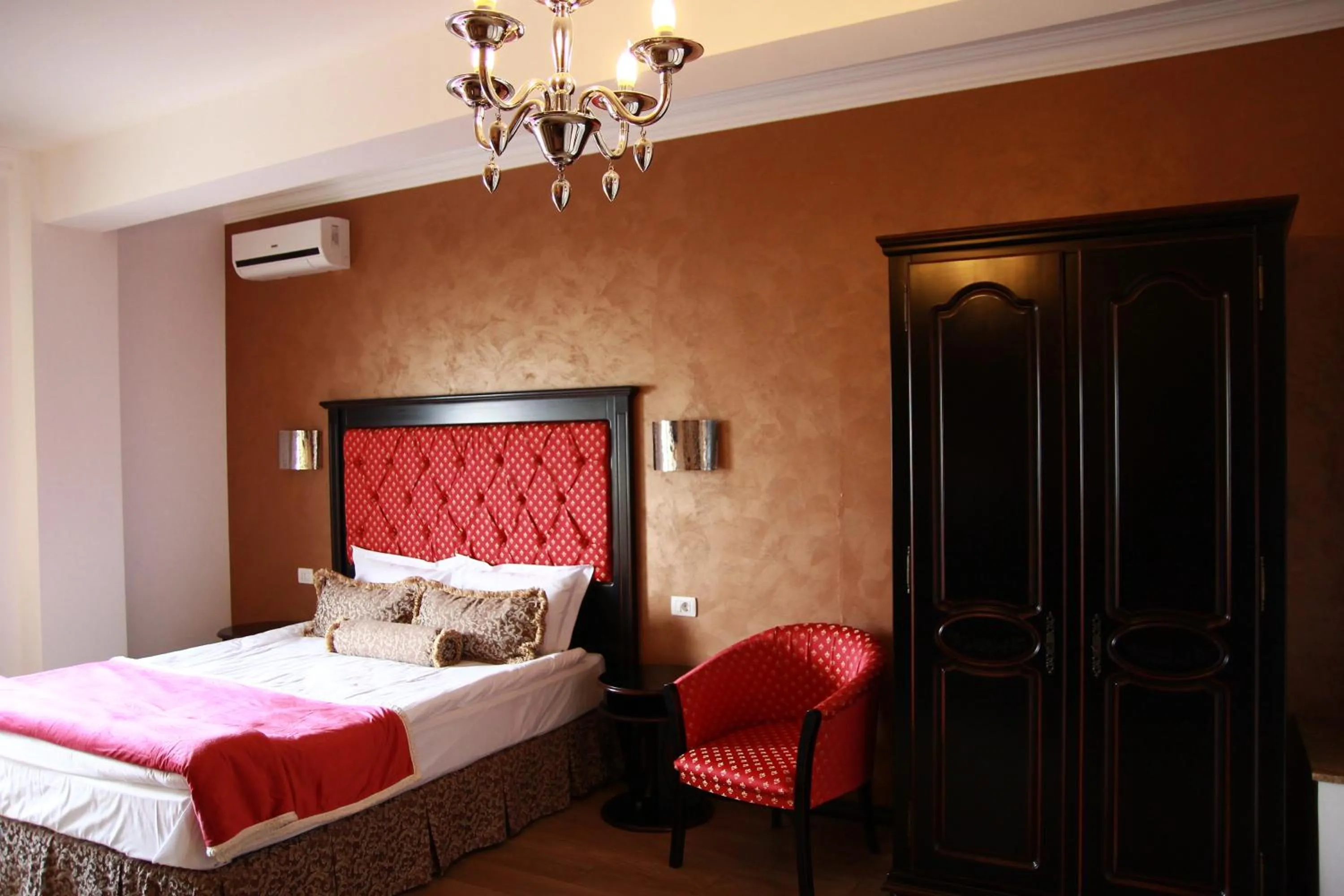 Photo of the whole room, Bed in Hotel Galany