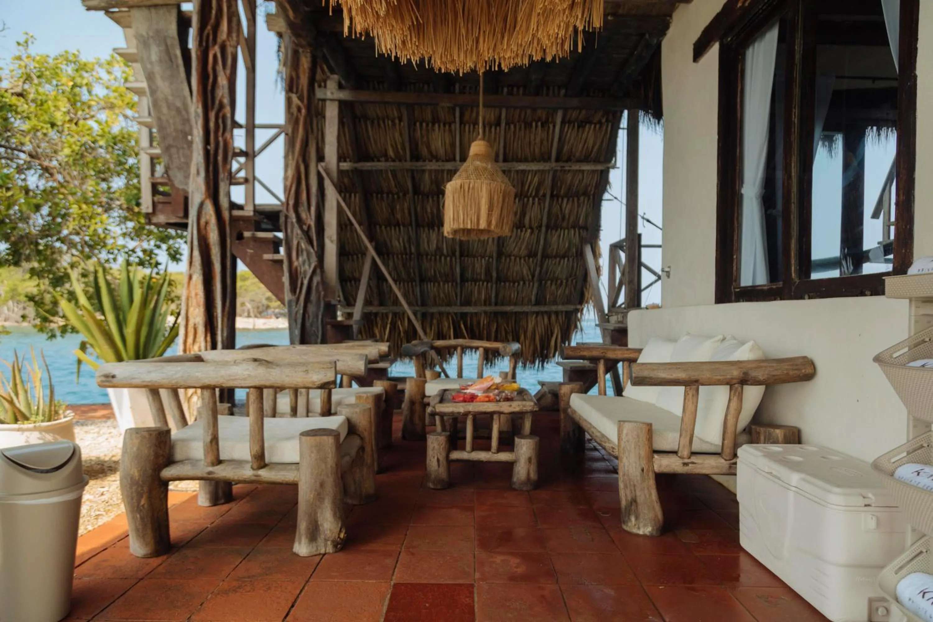 Day in Isla Kalua - Private Ocean Villa