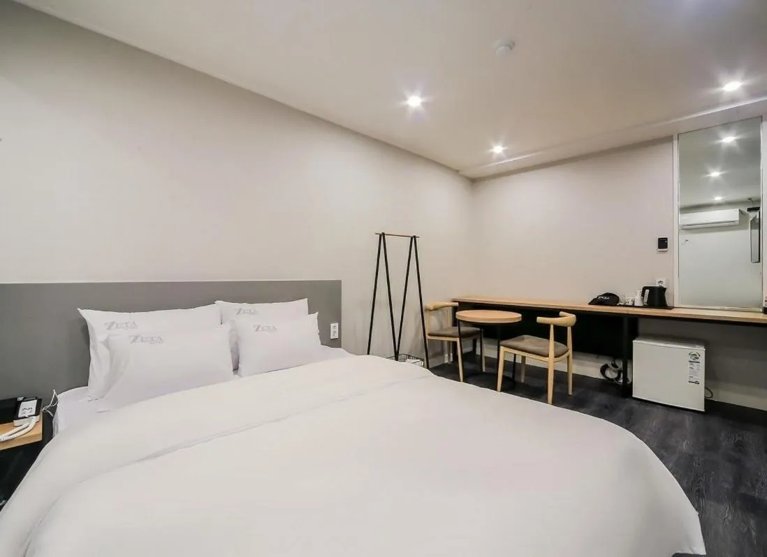 Bed in Gamdong Hotel