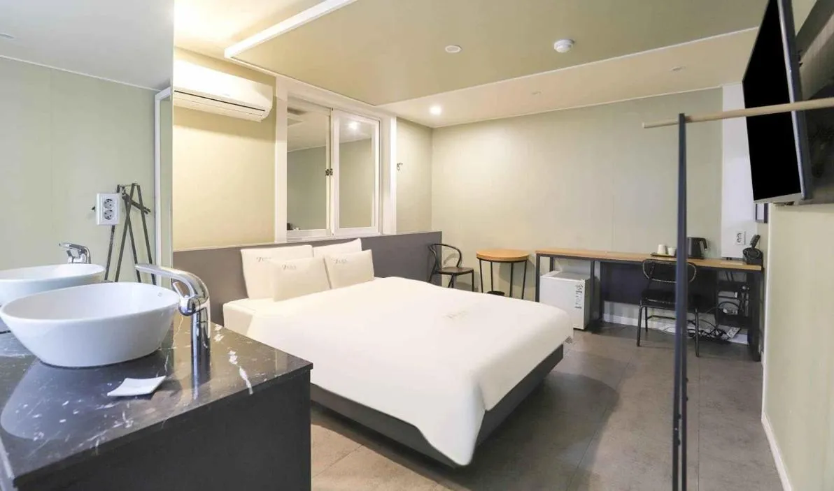 Bed in Gamdong Hotel