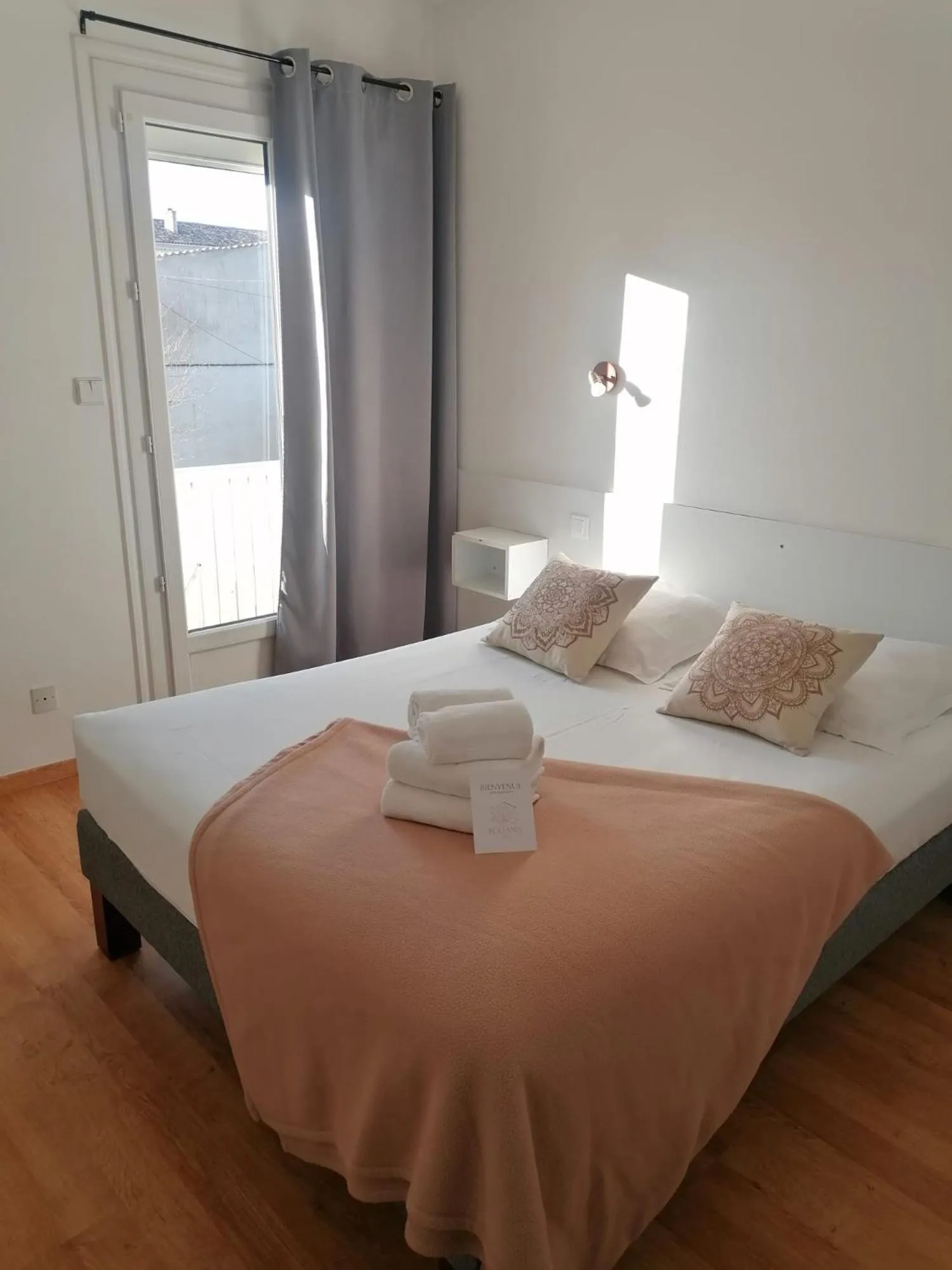 Bedroom in Hôtel Restaurant Platanes - KB HOTEL GROUP