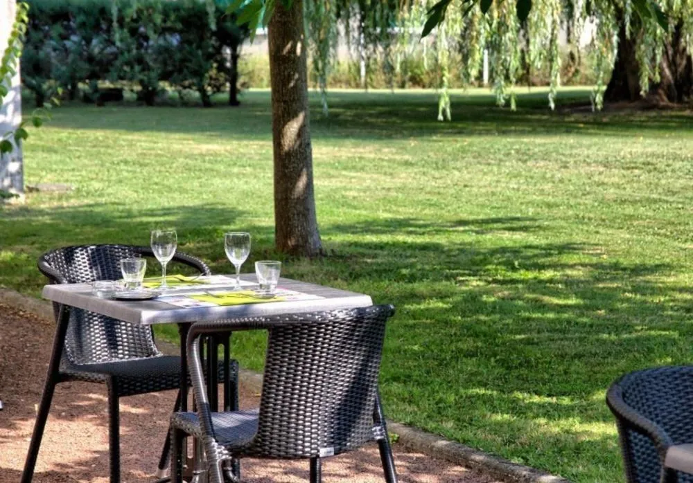 Restaurant/places to eat in Hôtel Restaurant Platanes - KB HOTEL GROUP