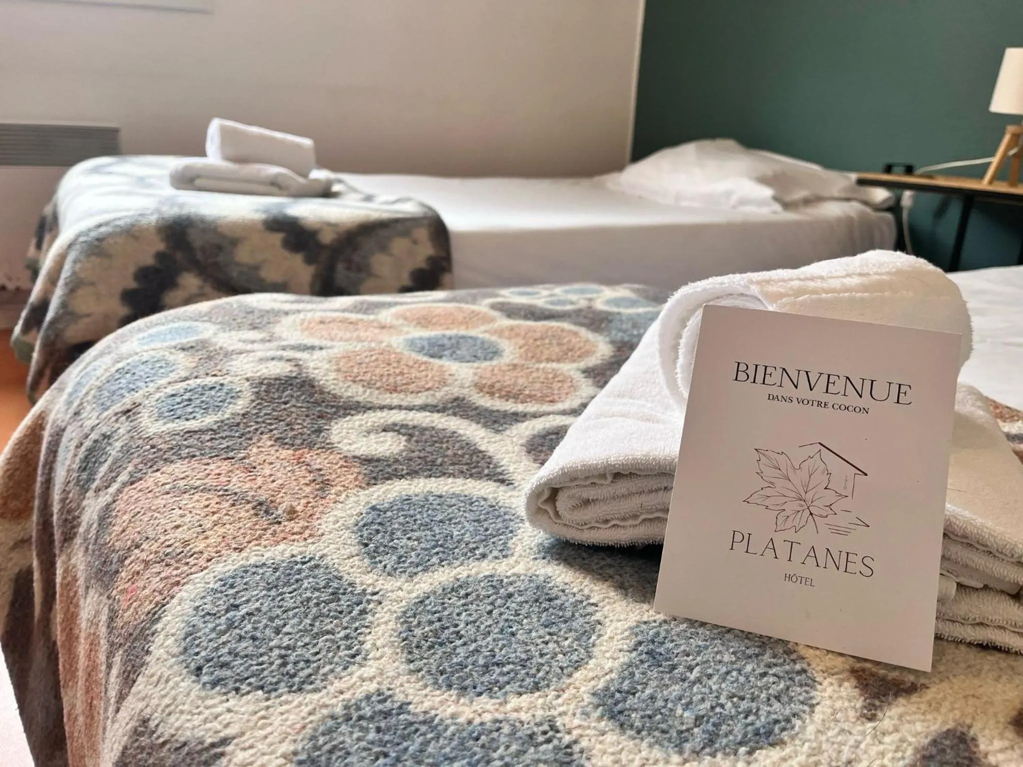 Bedroom in Hôtel Restaurant Platanes - KB HOTEL GROUP