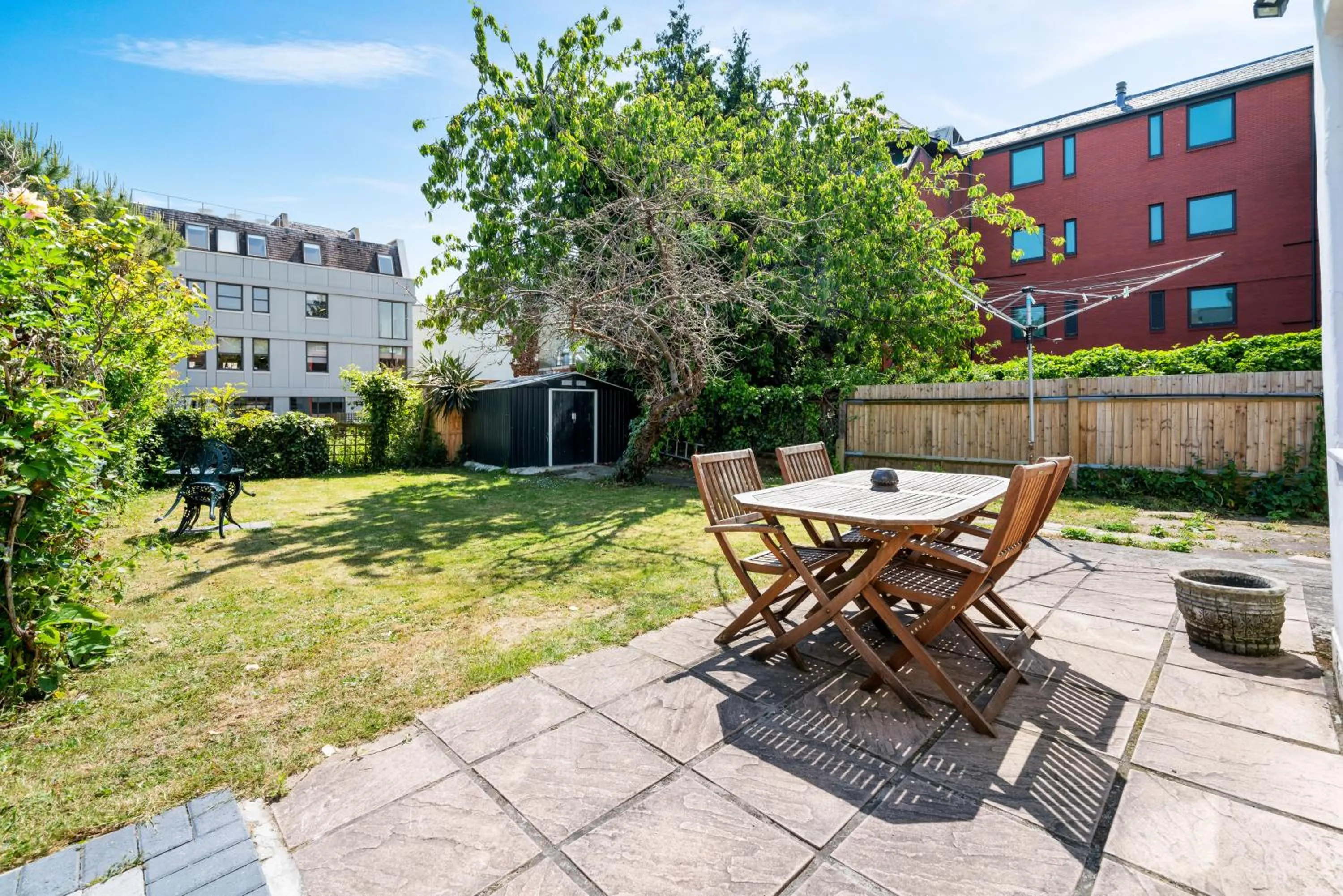 Garden in Lovely garden apartment in Wimbledon Town Centre with private parking by Wimbledon Holiday Lets