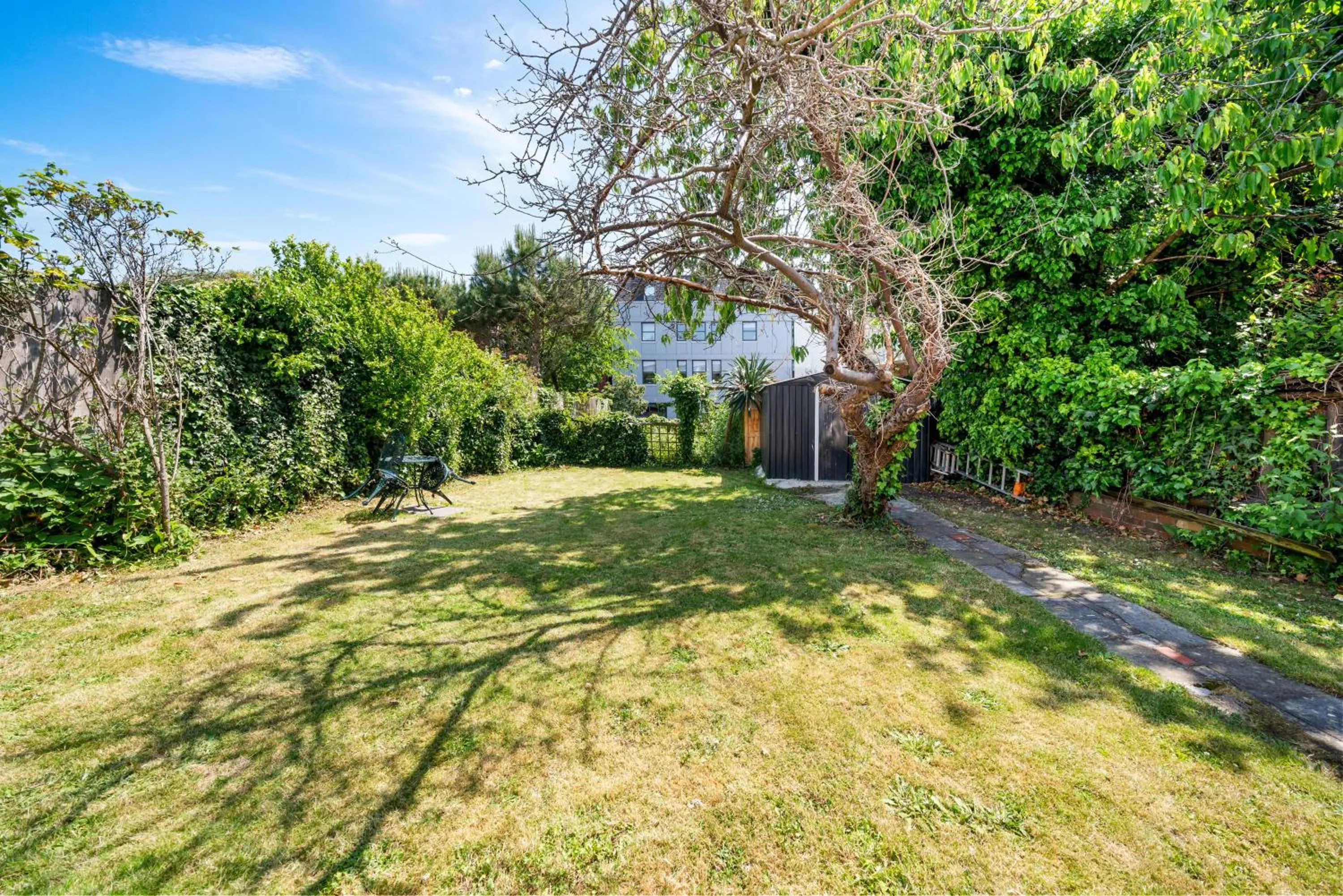 Garden in Lovely garden apartment in Wimbledon Town Centre with private parking by Wimbledon Holiday Lets