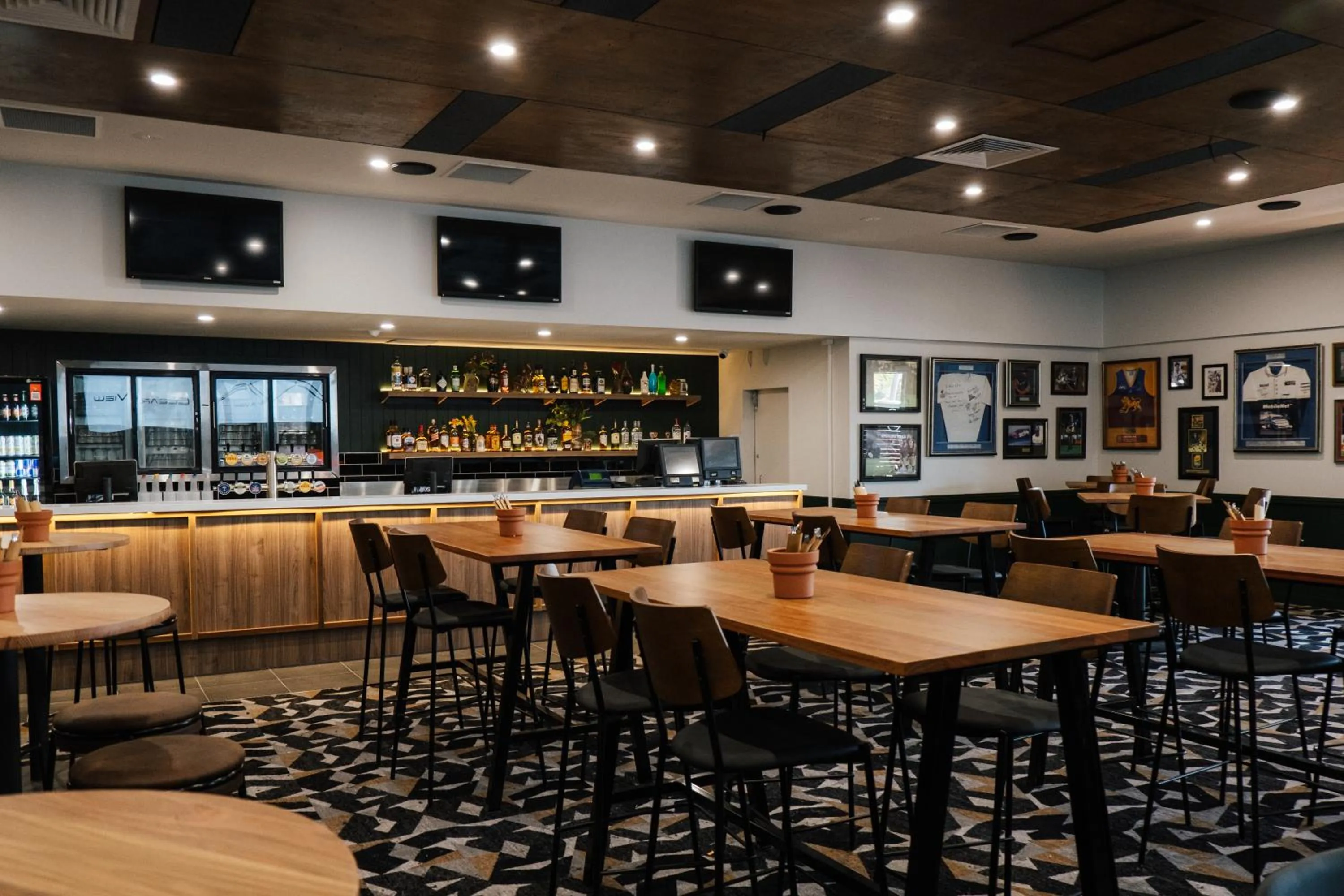 Restaurant/places to eat in The Club Hotel