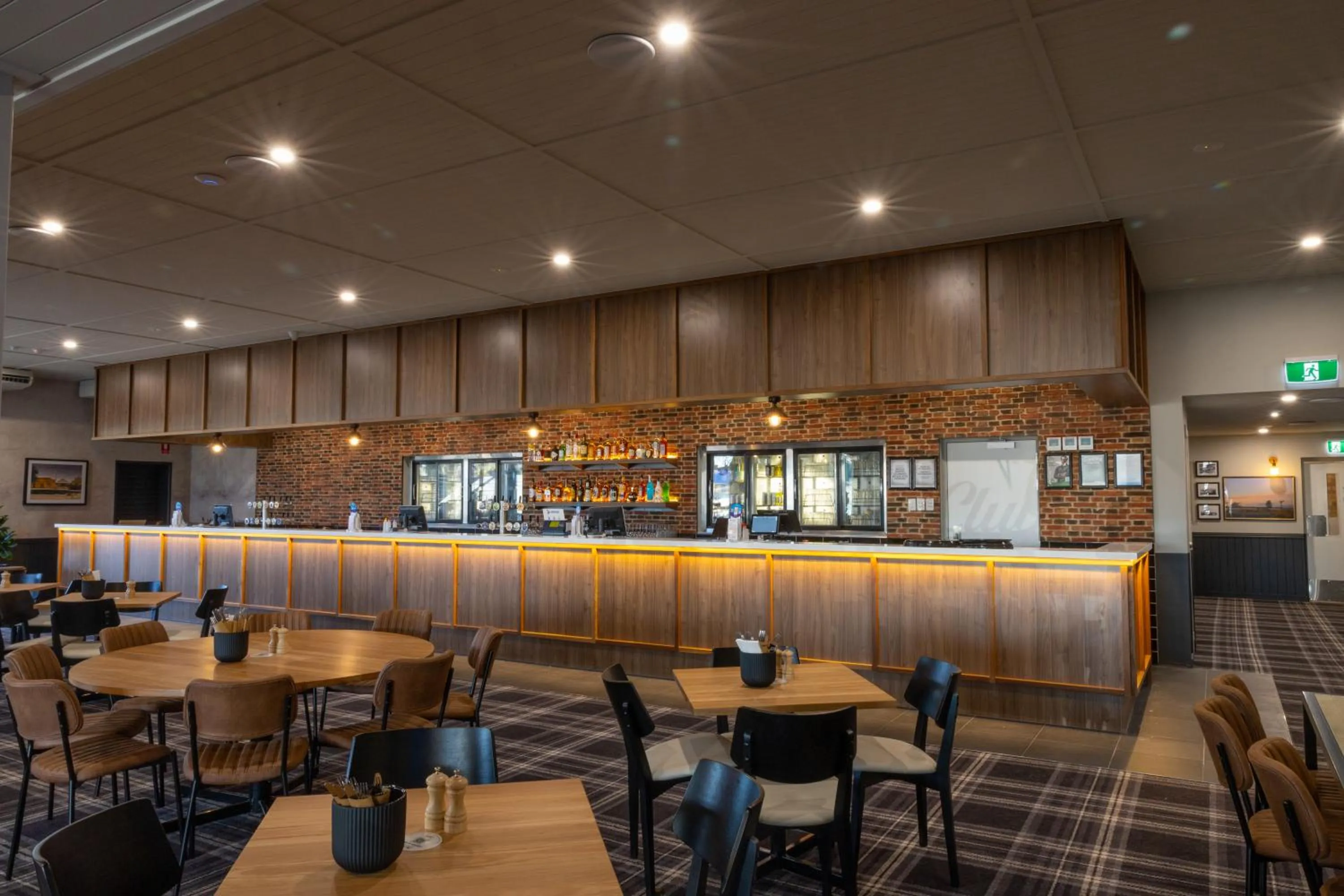 Restaurant/places to eat in The Club Hotel