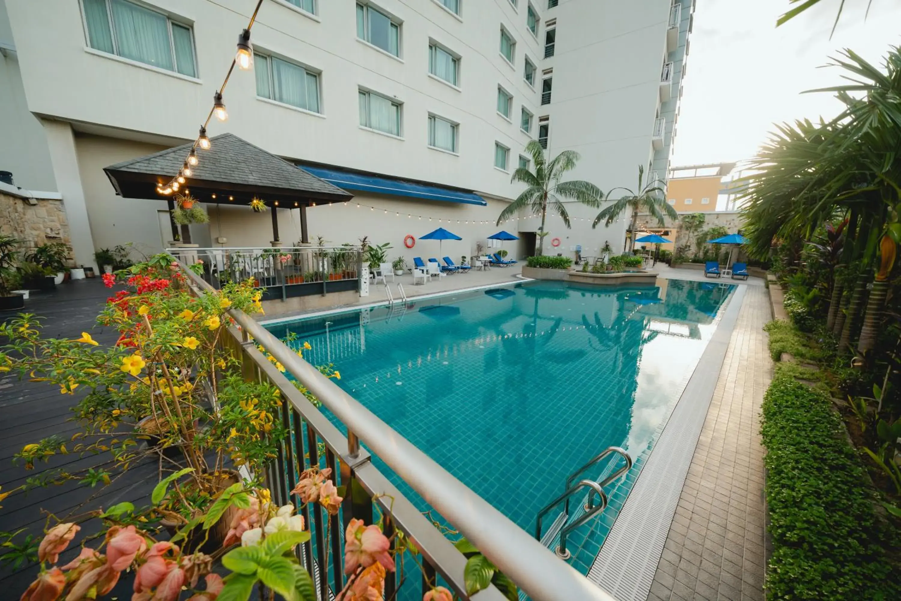 Swimming pool in Royale Chulan The Curve Swimming pool in Royale Chulan The Curve