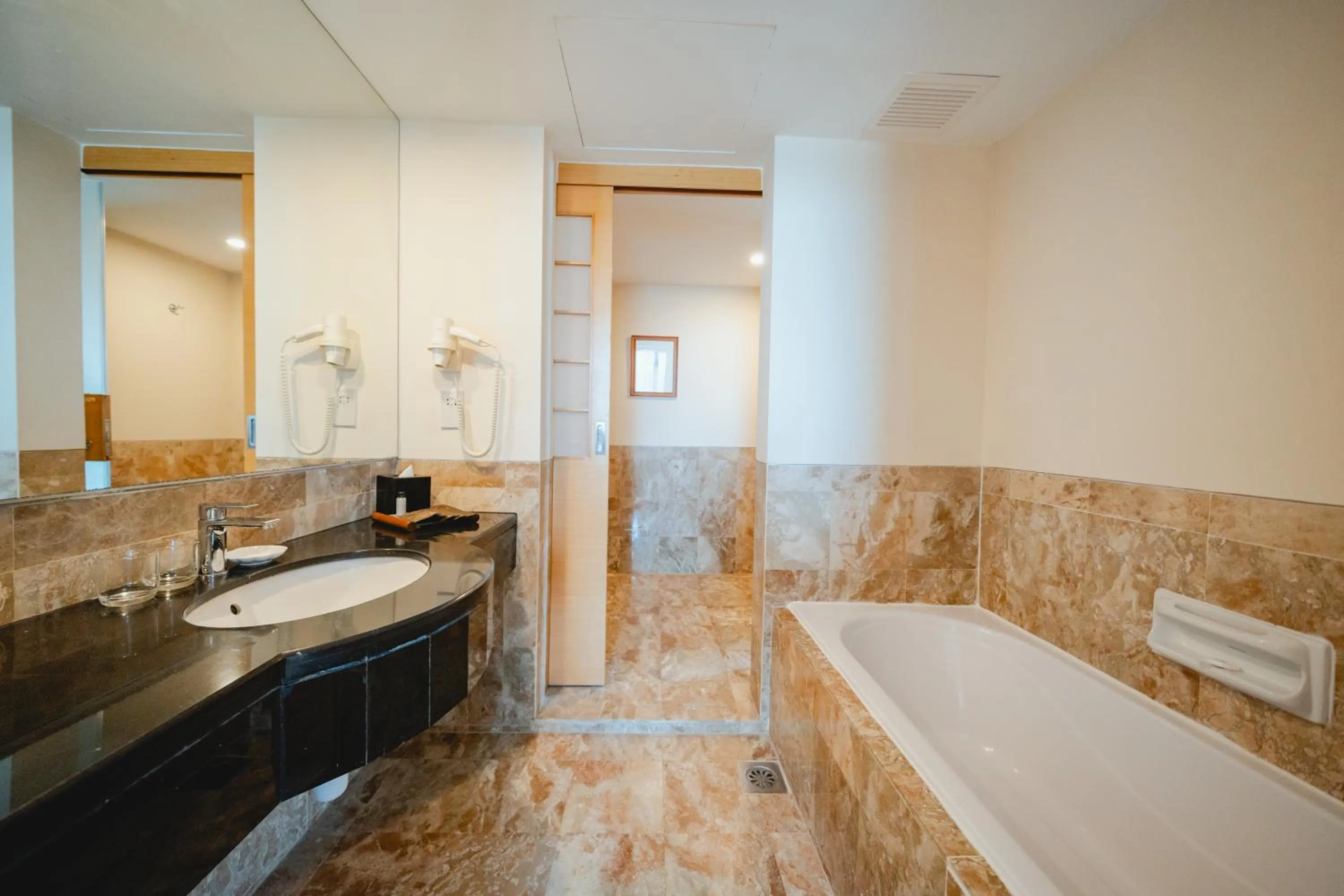 Bath in Royale Chulan The Curve