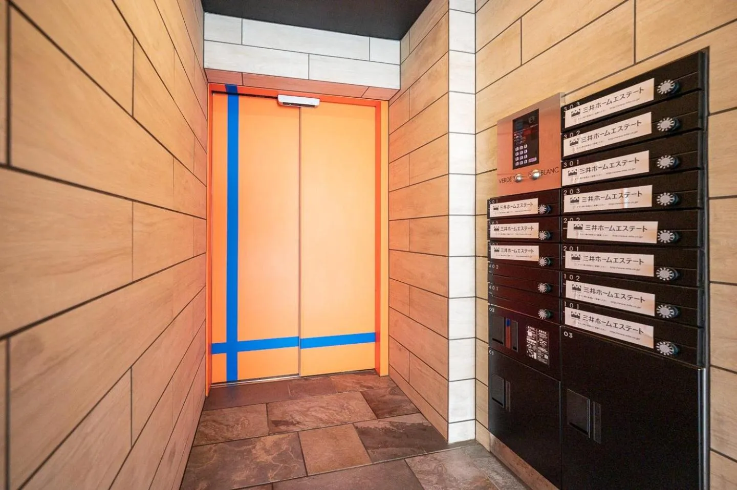 Facade/entrance in Casa Blan