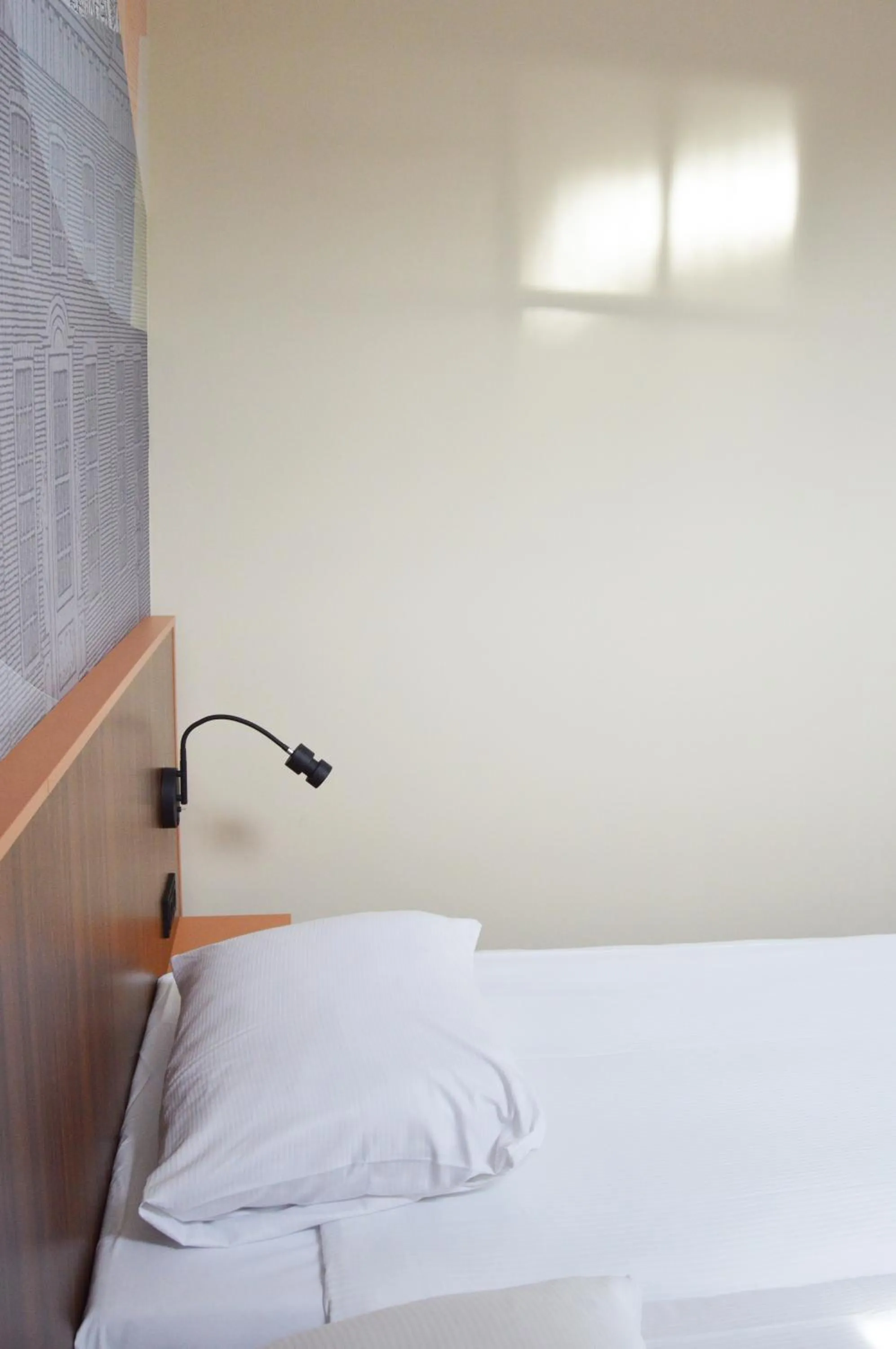 Photo of the whole room, Bed in Fletcher Hotel Paleis Stadhouderlijk Hof