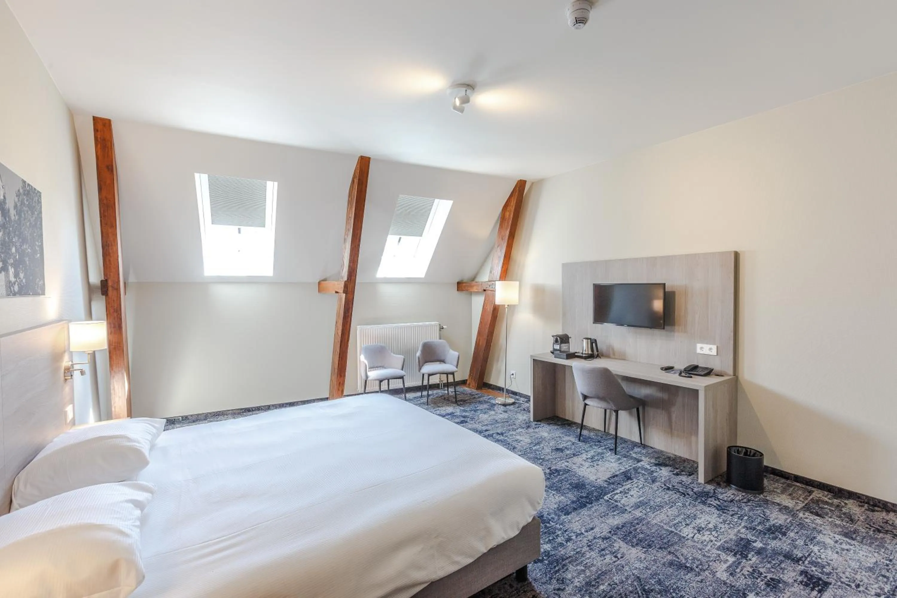 Photo of the whole room, Bed in Fletcher Hotel Paleis Stadhouderlijk Hof