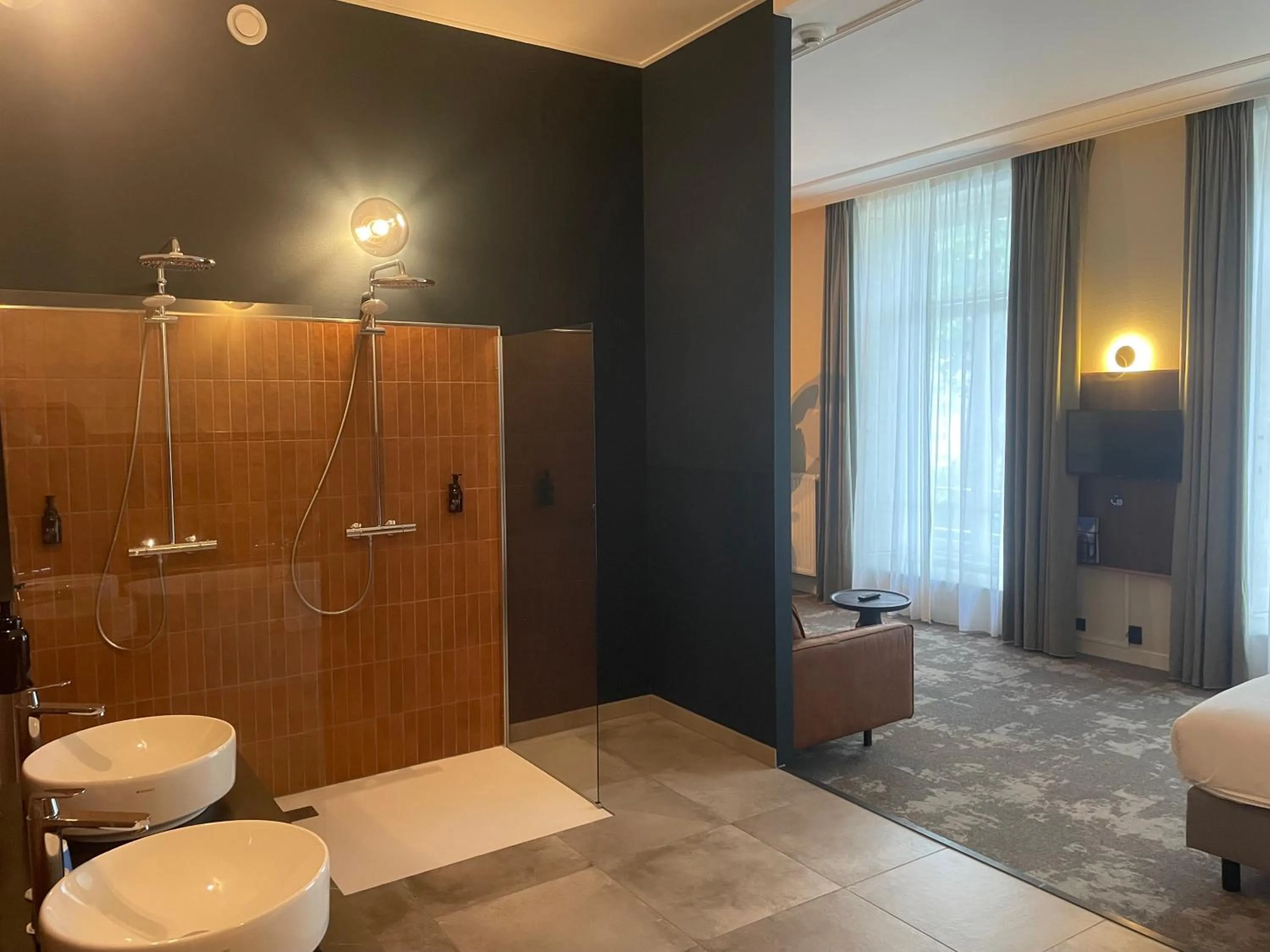 Shower in Fletcher Hotel Paleis Stadhouderlijk Hof