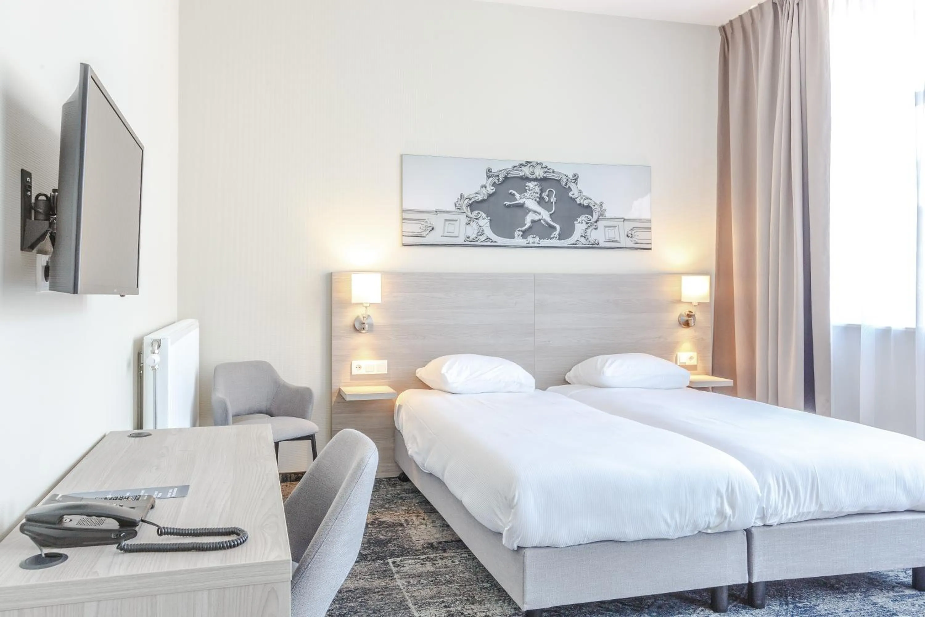 Photo of the whole room, Bed in Fletcher Hotel Paleis Stadhouderlijk Hof