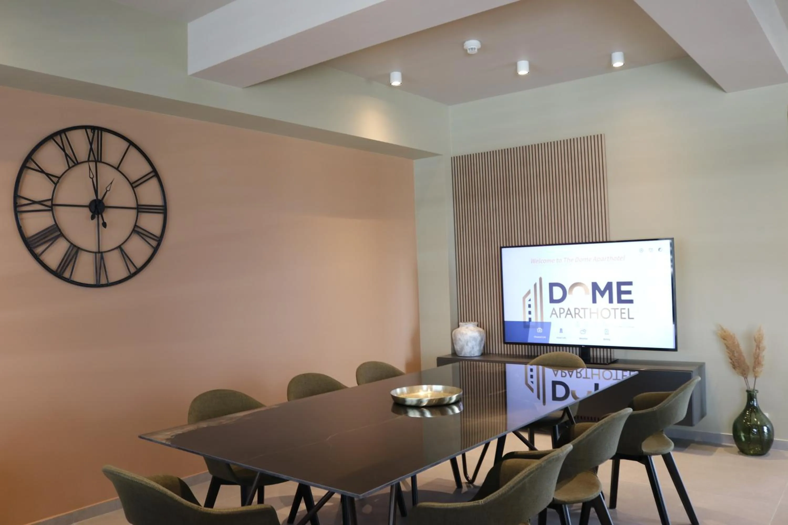 TV and multimedia in The Dome Aparthotel