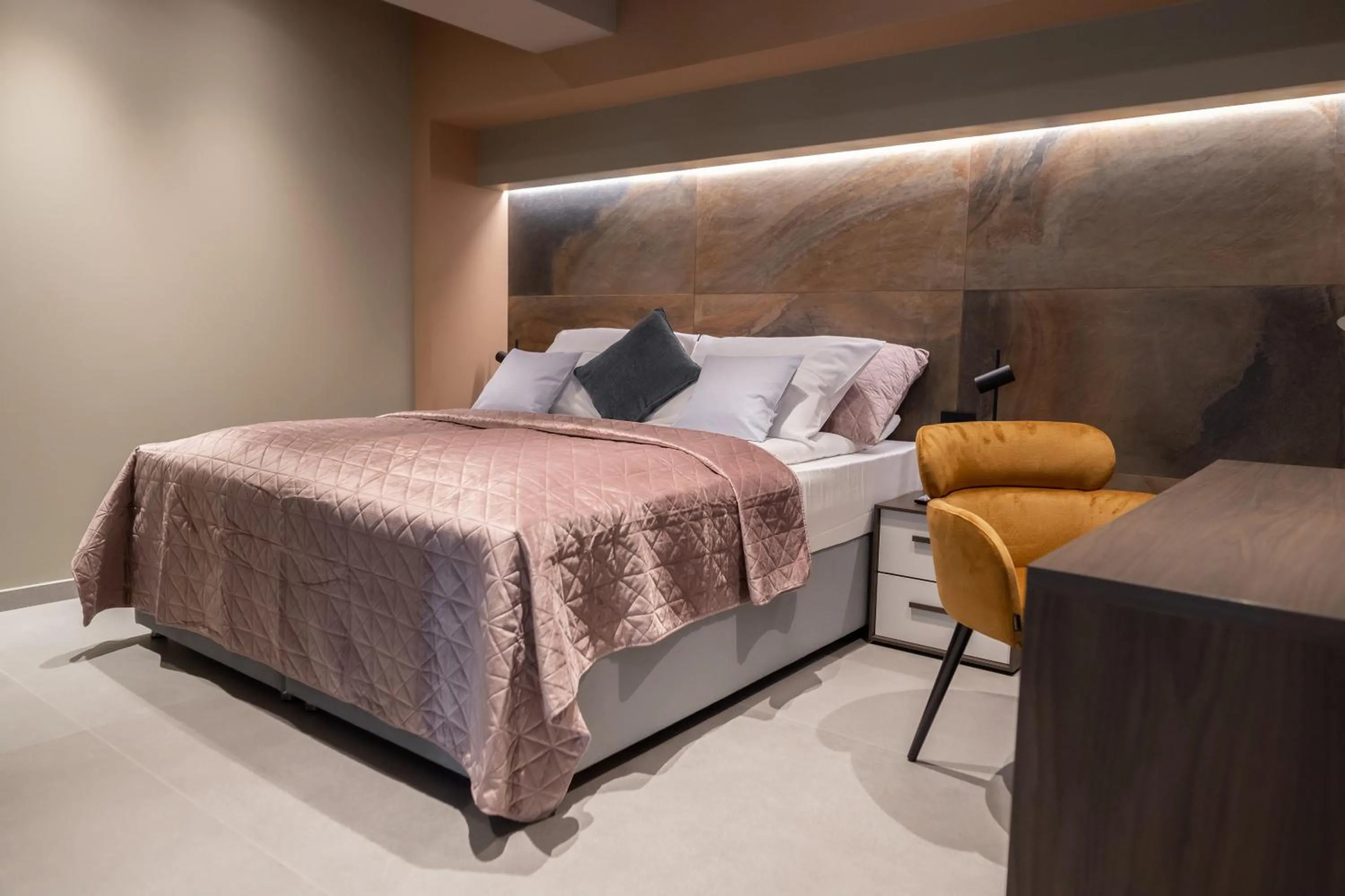 Bathroom, Bed in The Dome Aparthotel