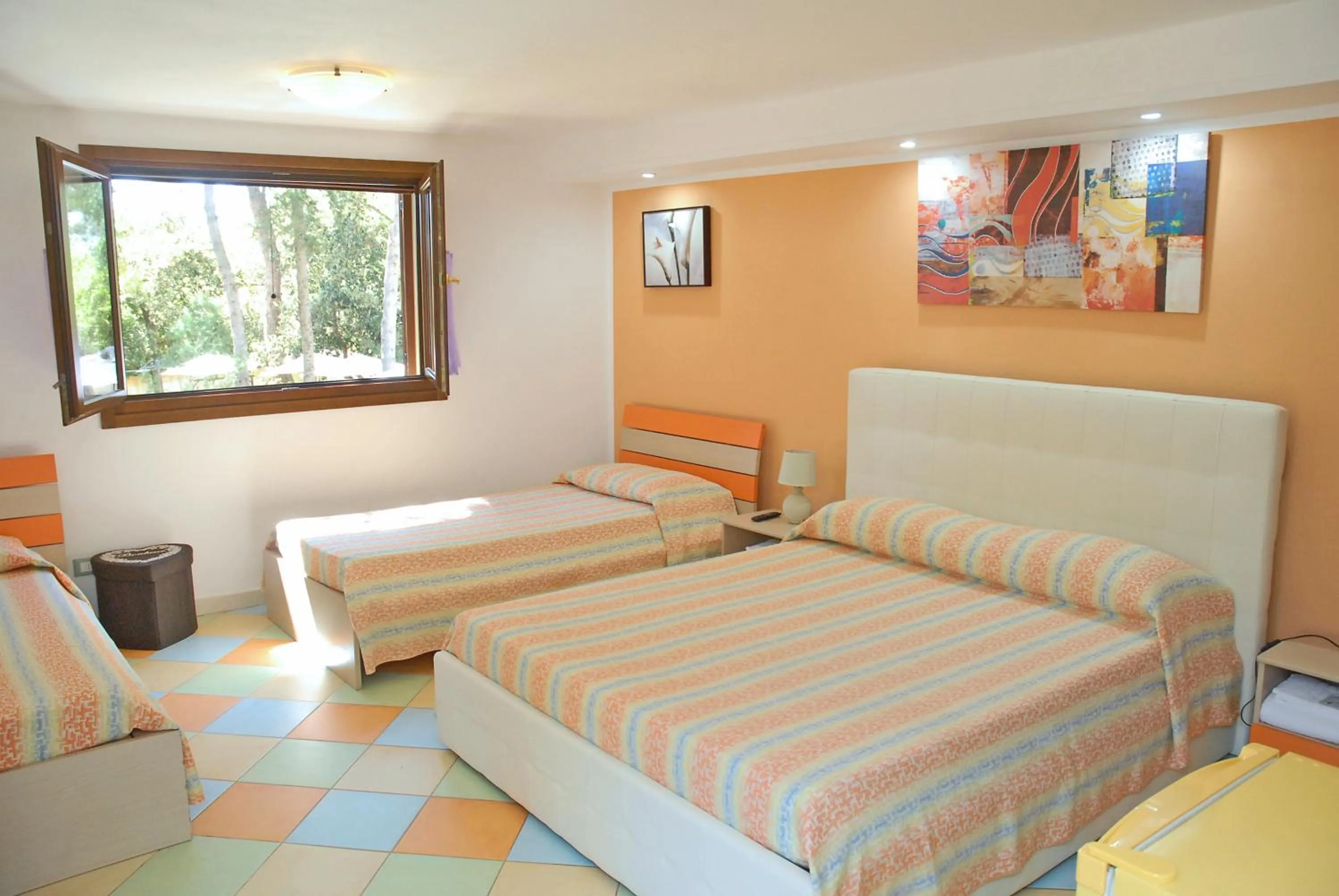 Photo of the whole room in Borgo Console