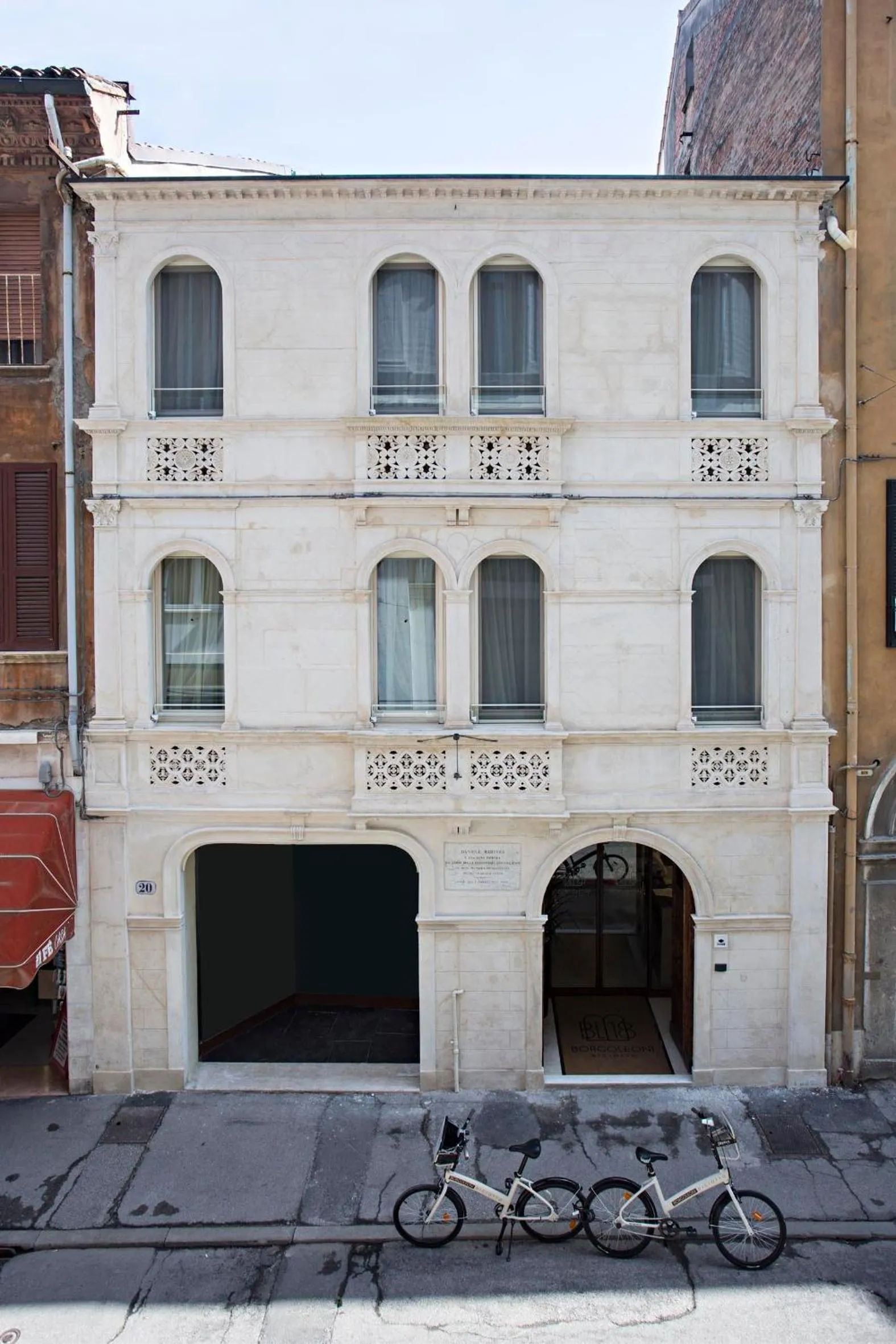 Facade/entrance in Borgoleoni 18 - Room and Breakfast