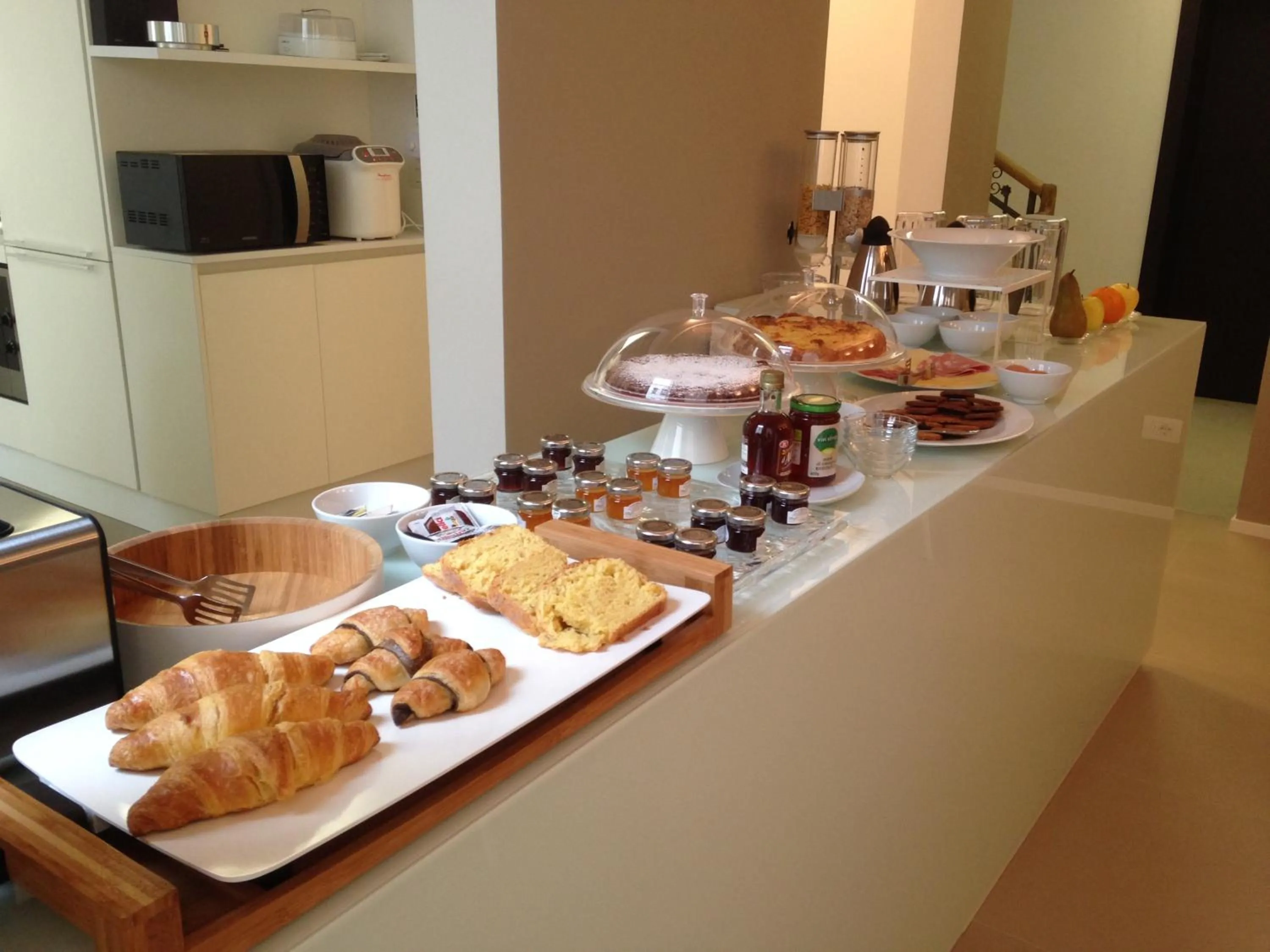 Restaurant/places to eat in Borgoleoni 18 - Room and Breakfast