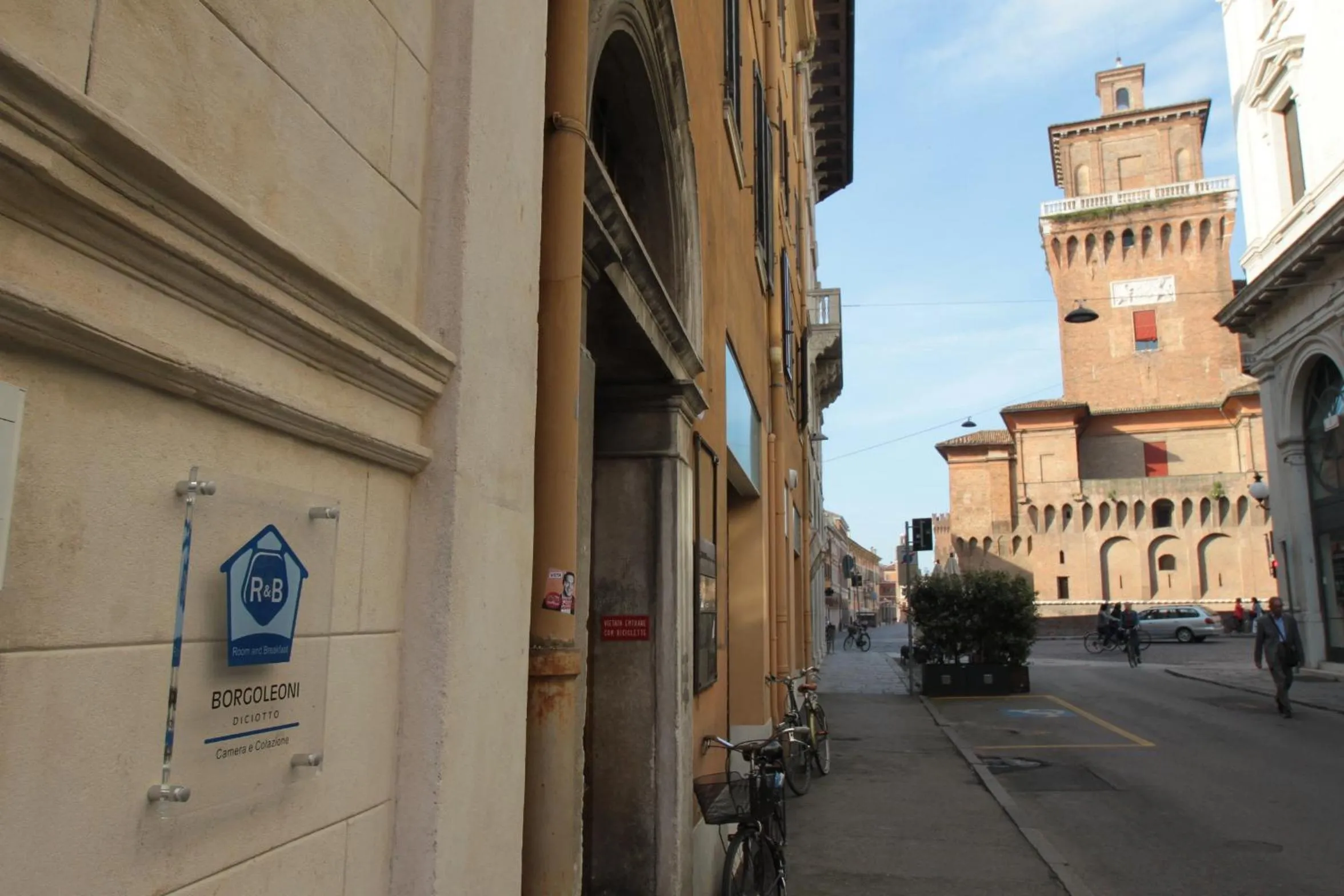 Facade/entrance in Borgoleoni 18 - Room and Breakfast