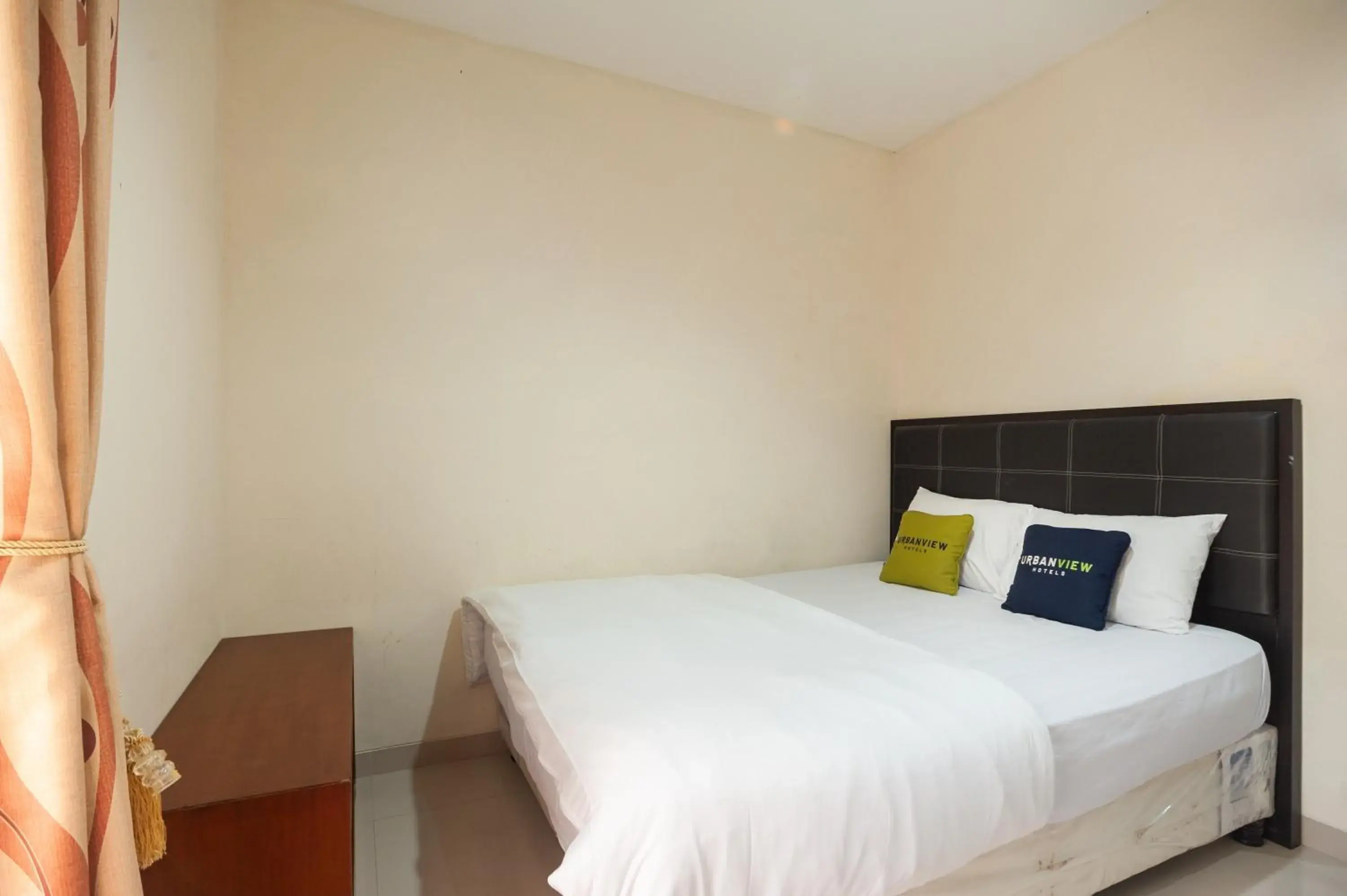 Bed in Urbanview Hotel Syariah Villa SM Cisarua Puncak by RedDoorz Bed in Urbanview Hotel Syariah Villa SM Cisarua Puncak by RedDoorz