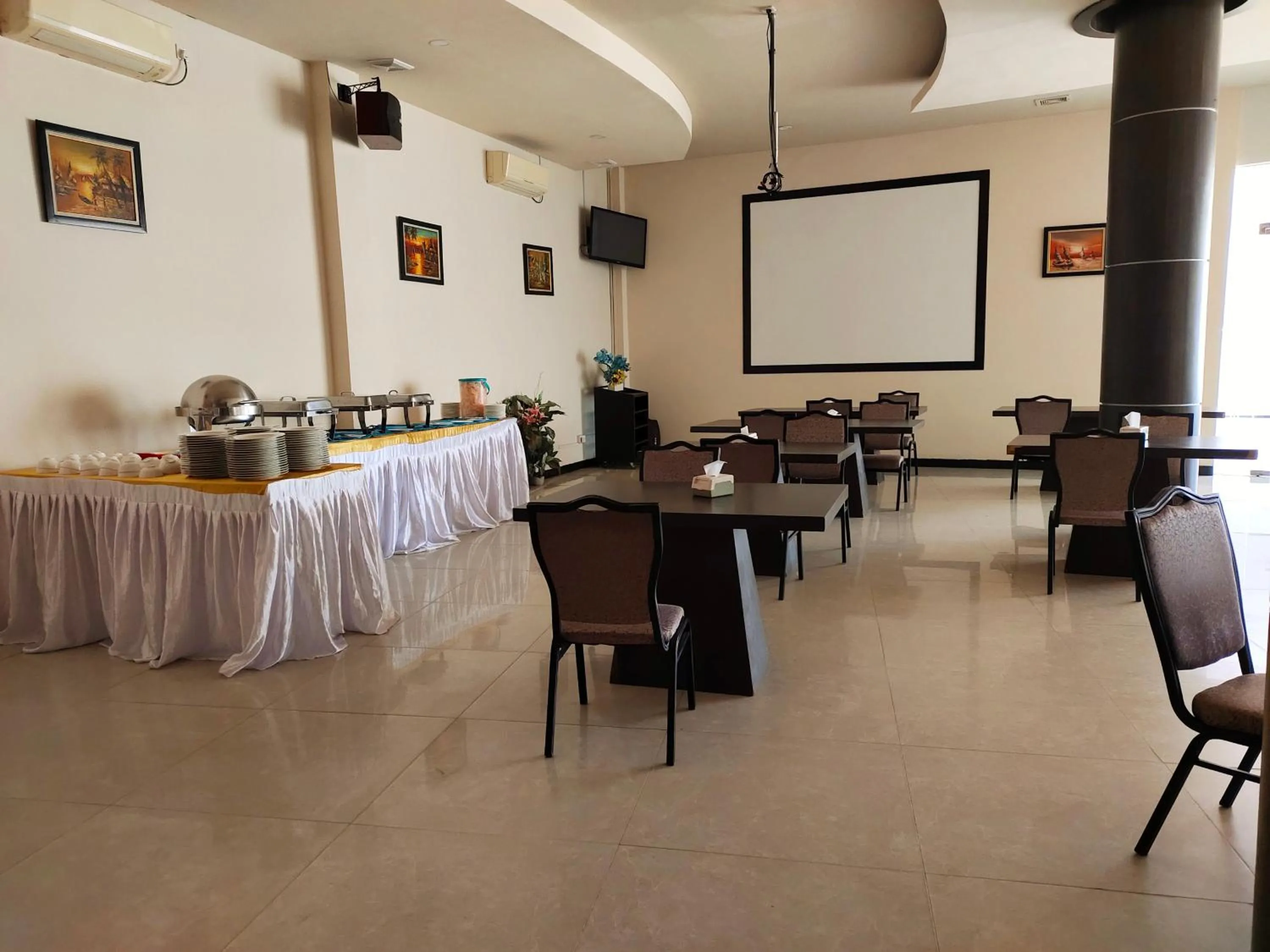 Restaurant/places to eat in OS Hotel Tanjung Uncang