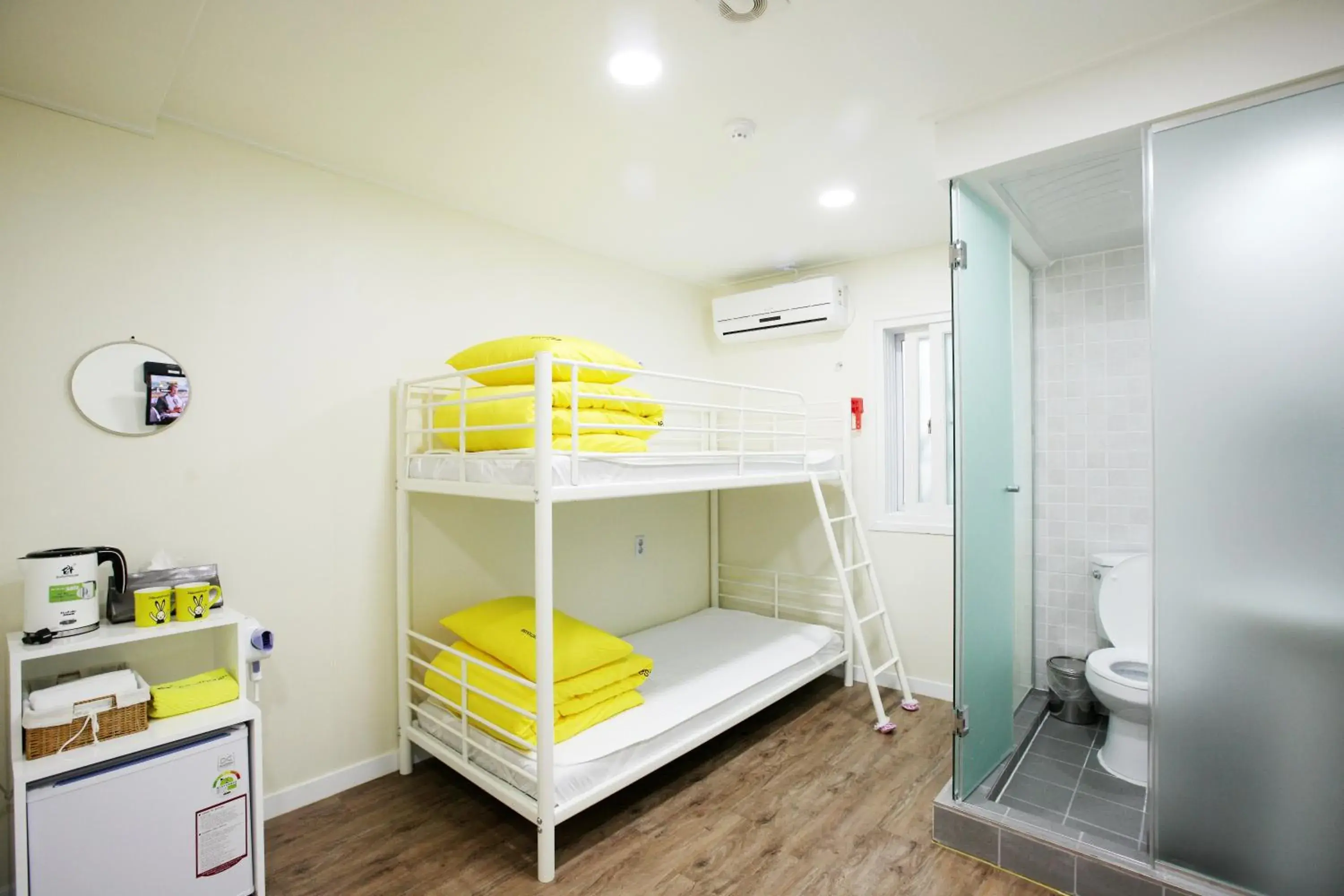 Economy Twin Room in 24 Guesthouse Myeongdong Avenue Economy Twin Room in 24 Guesthouse Myeongdong Avenue