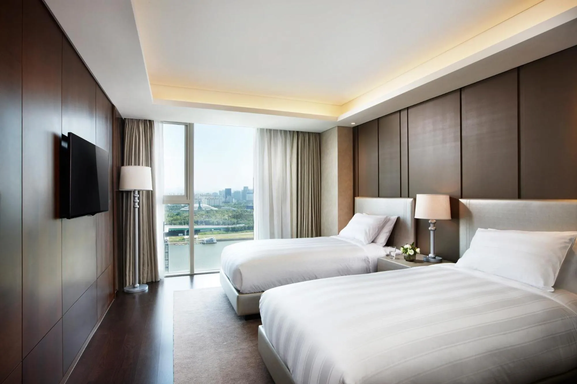 Bed in LOTTE CITY HOTEL Daejeon