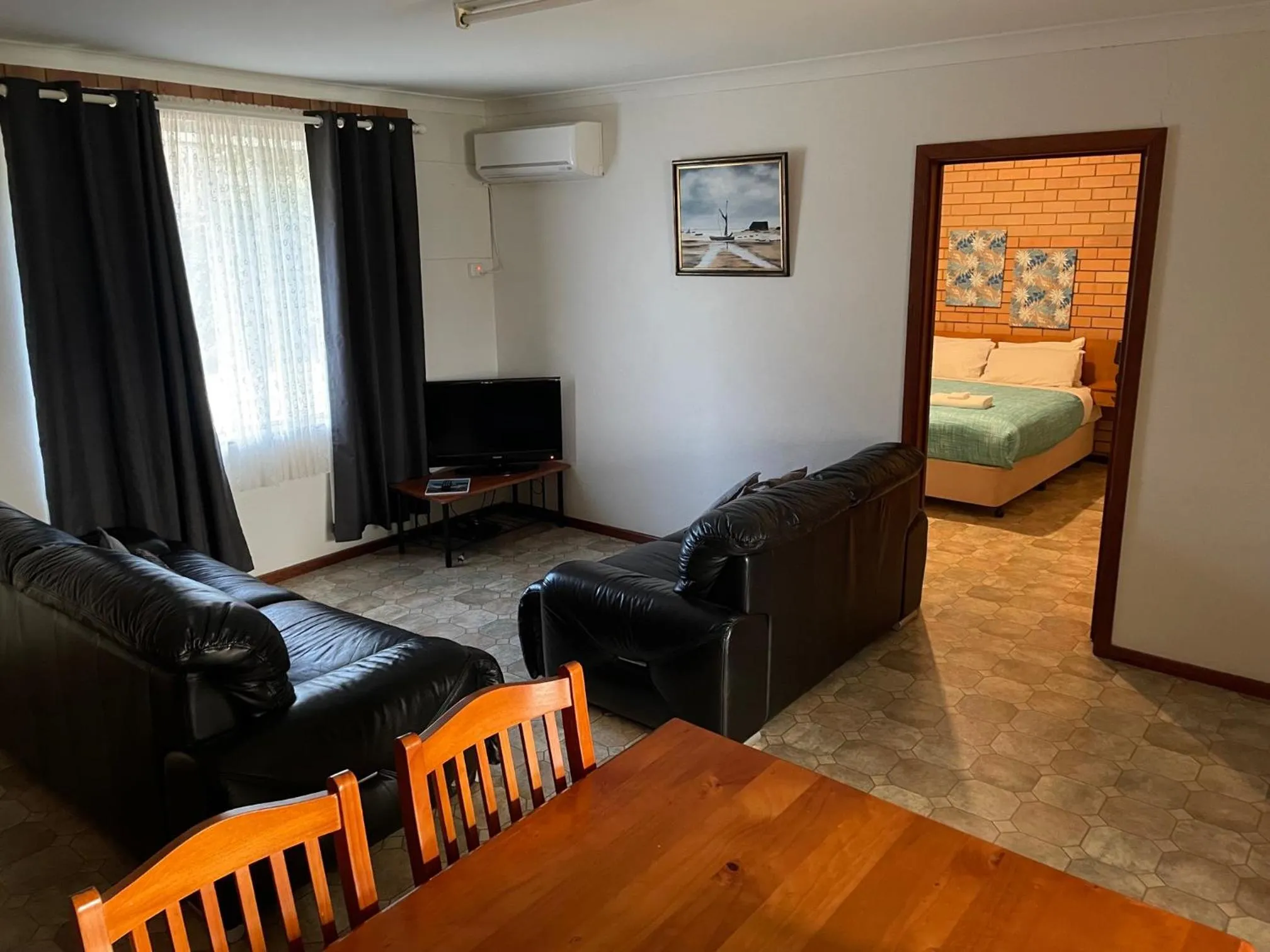 TV and multimedia, Bed in Augusta Escape Holiday Units