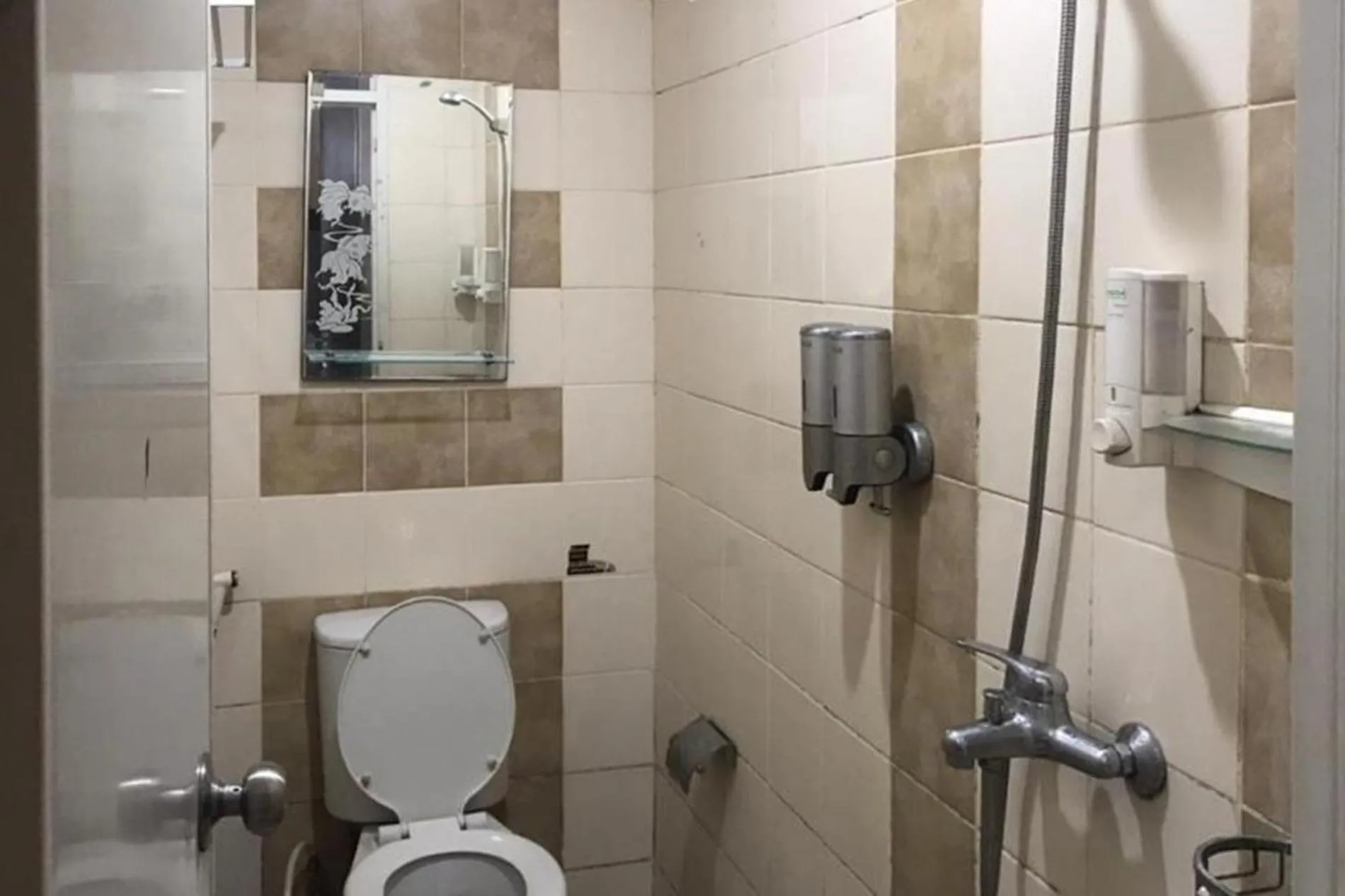 Bathroom in Apartemen The Edge Baros - Kamarku