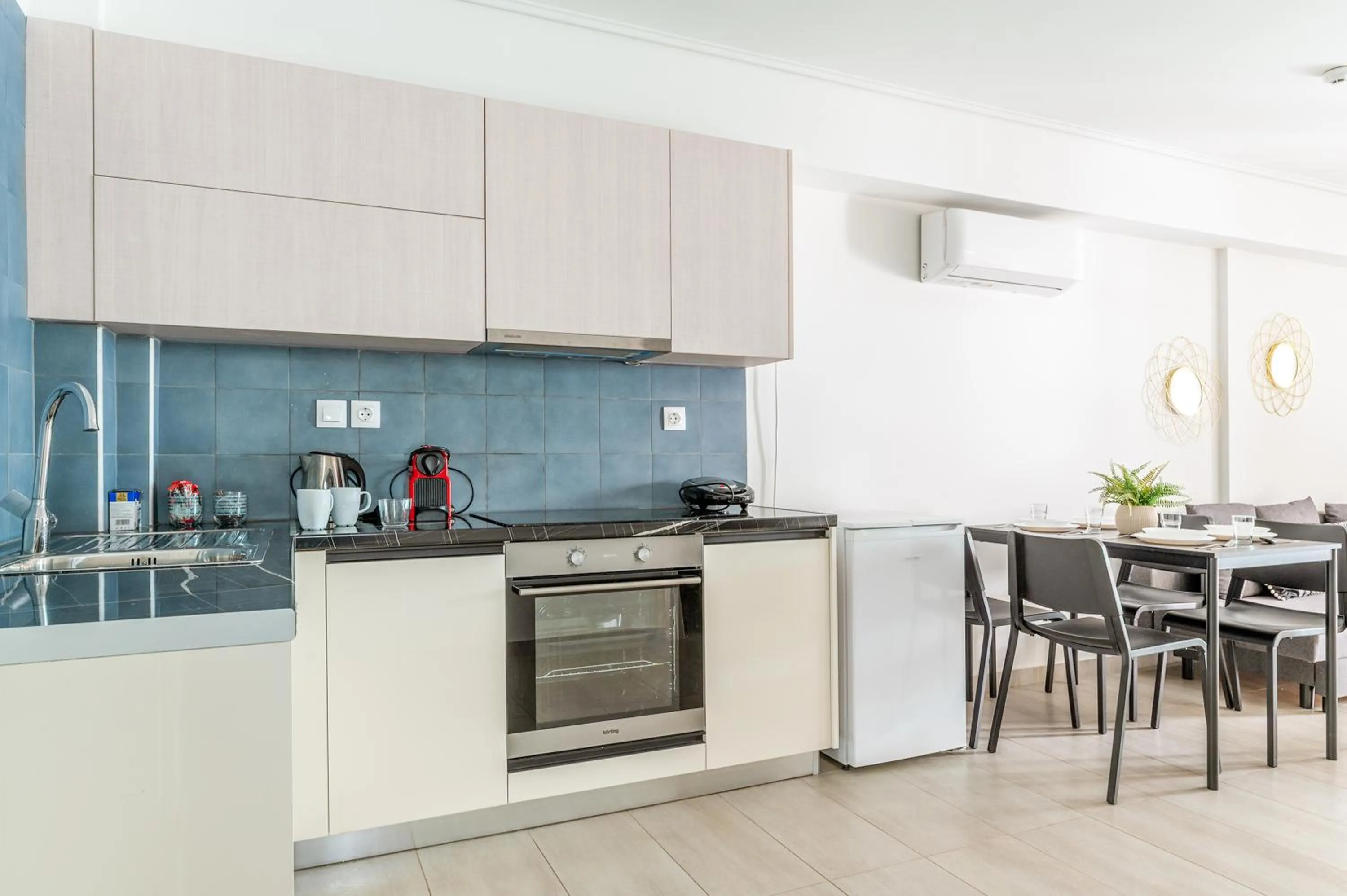 Kitchen or kitchenette in Elvita Apartments 4