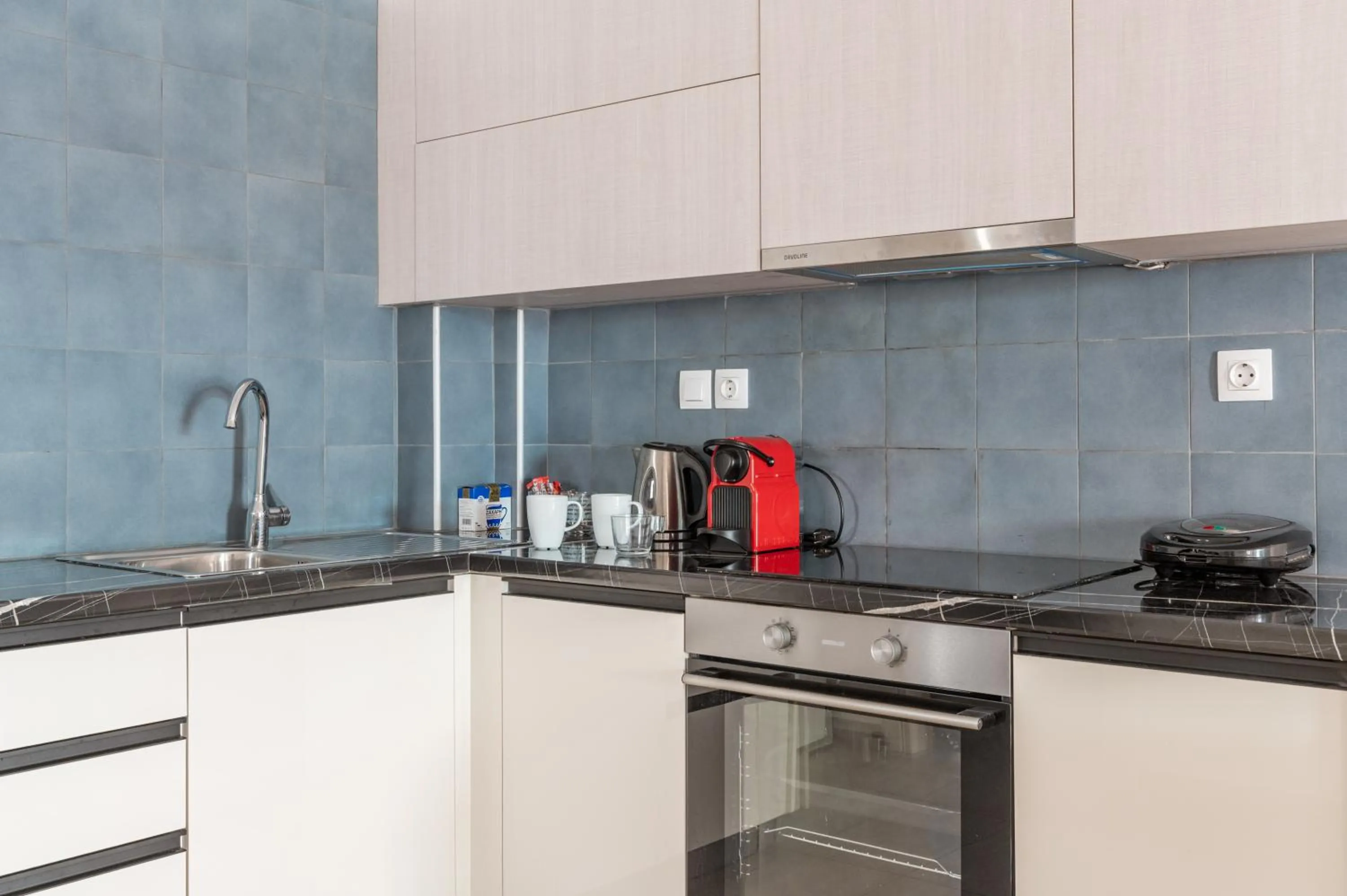 Kitchen or kitchenette in Elvita Apartments 4