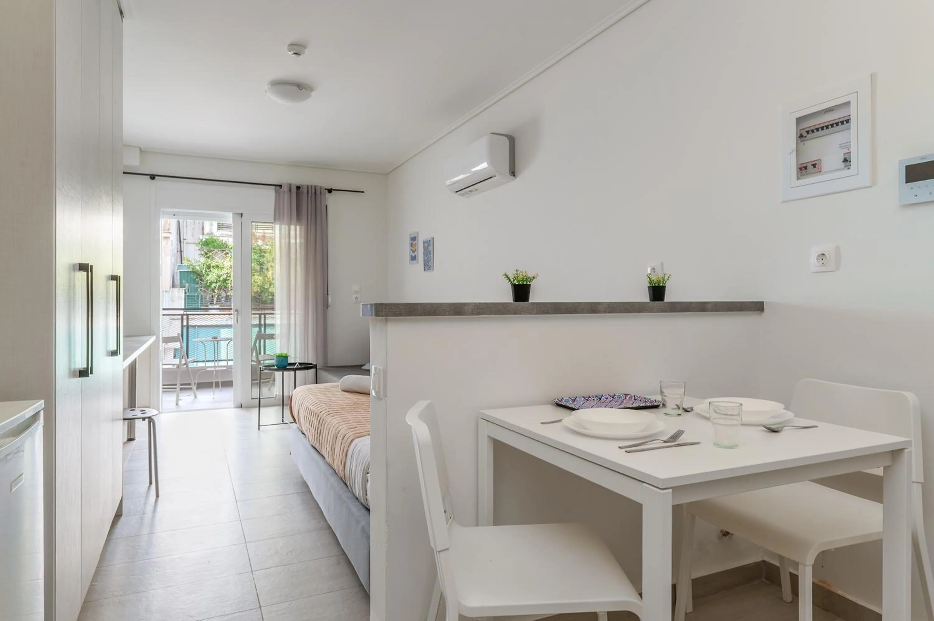 Photo of the whole room in Elvita Apartments 4