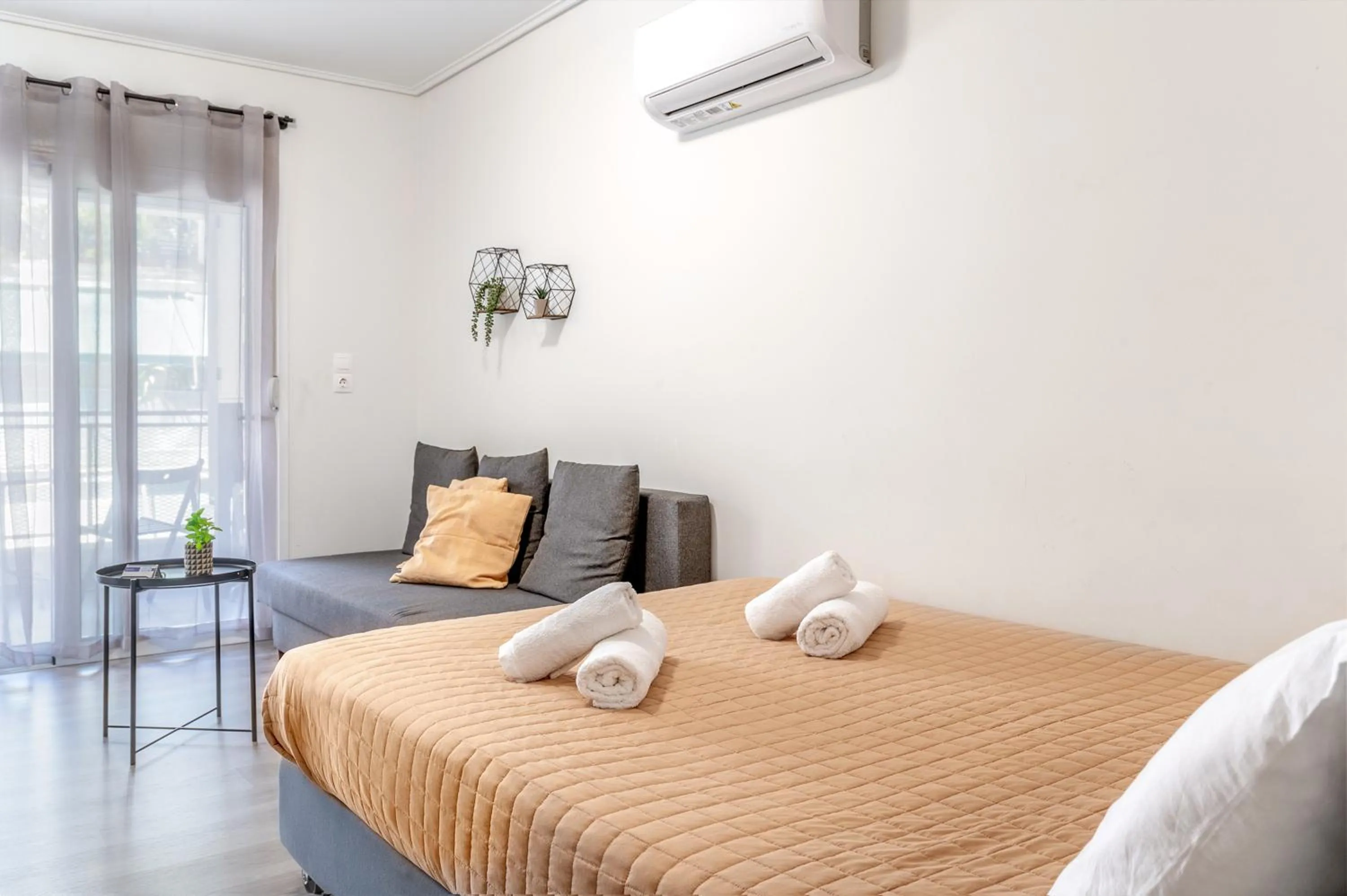 Photo of the whole room, Bed in Elvita Apartments 4