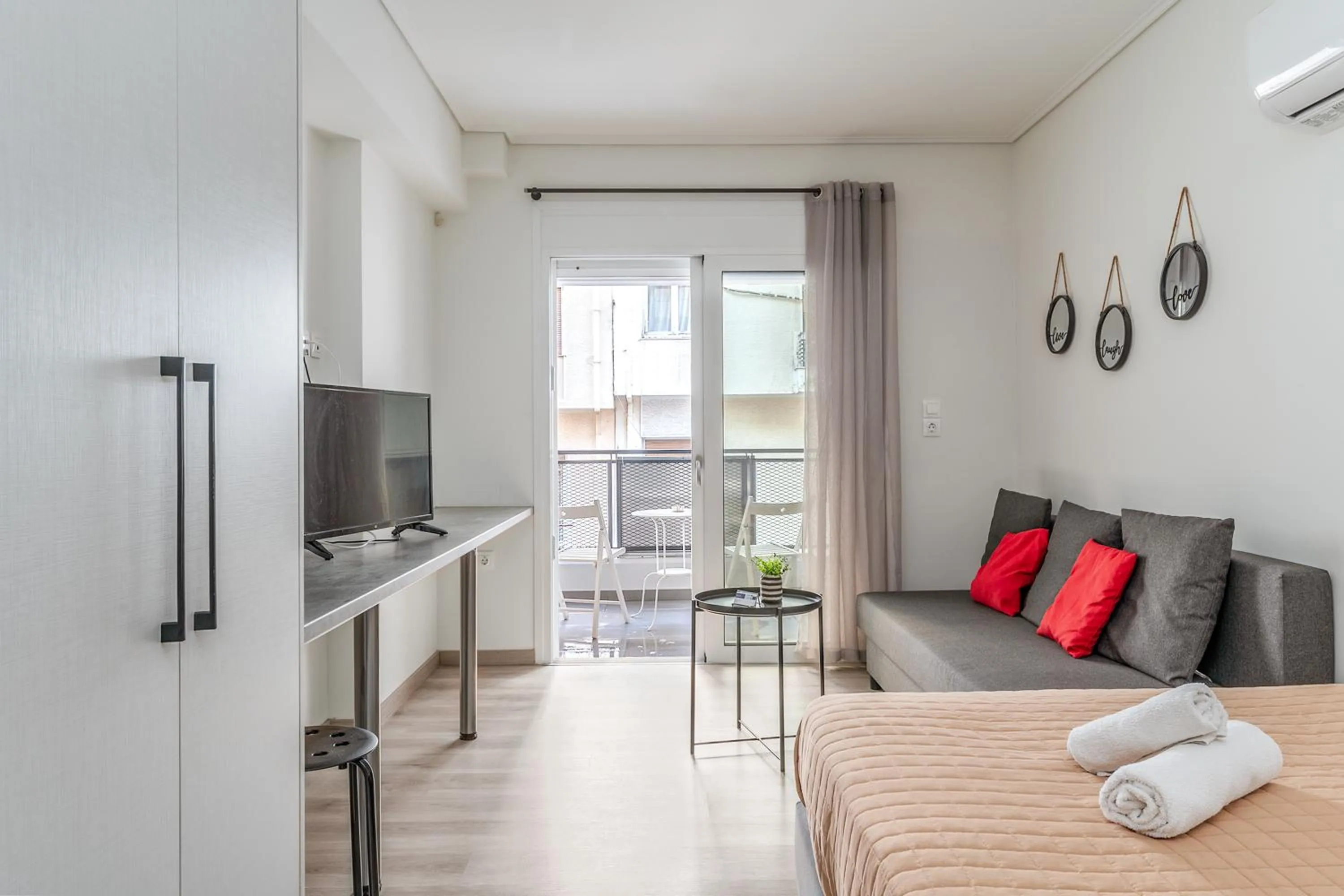 Photo of the whole room in Elvita Apartments 4