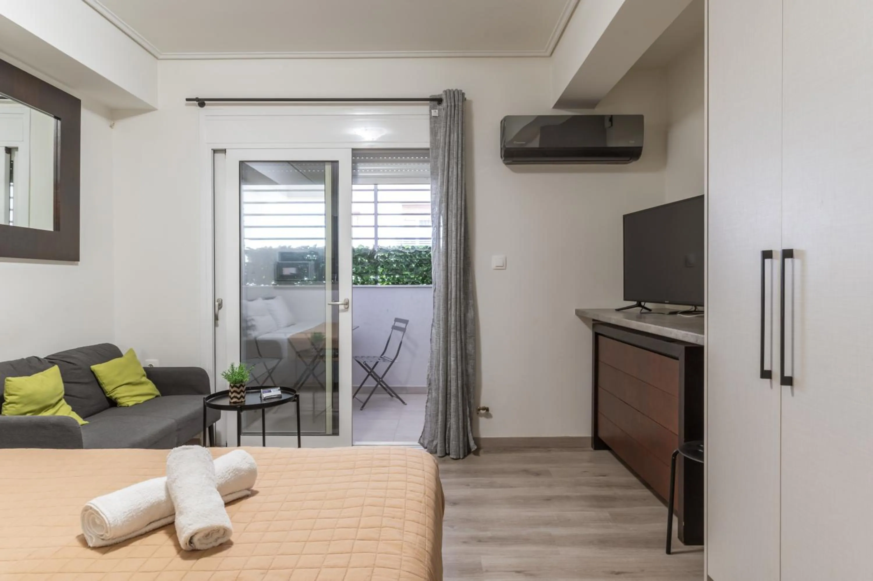 Photo of the whole room, Bed in Elvita Apartments 4