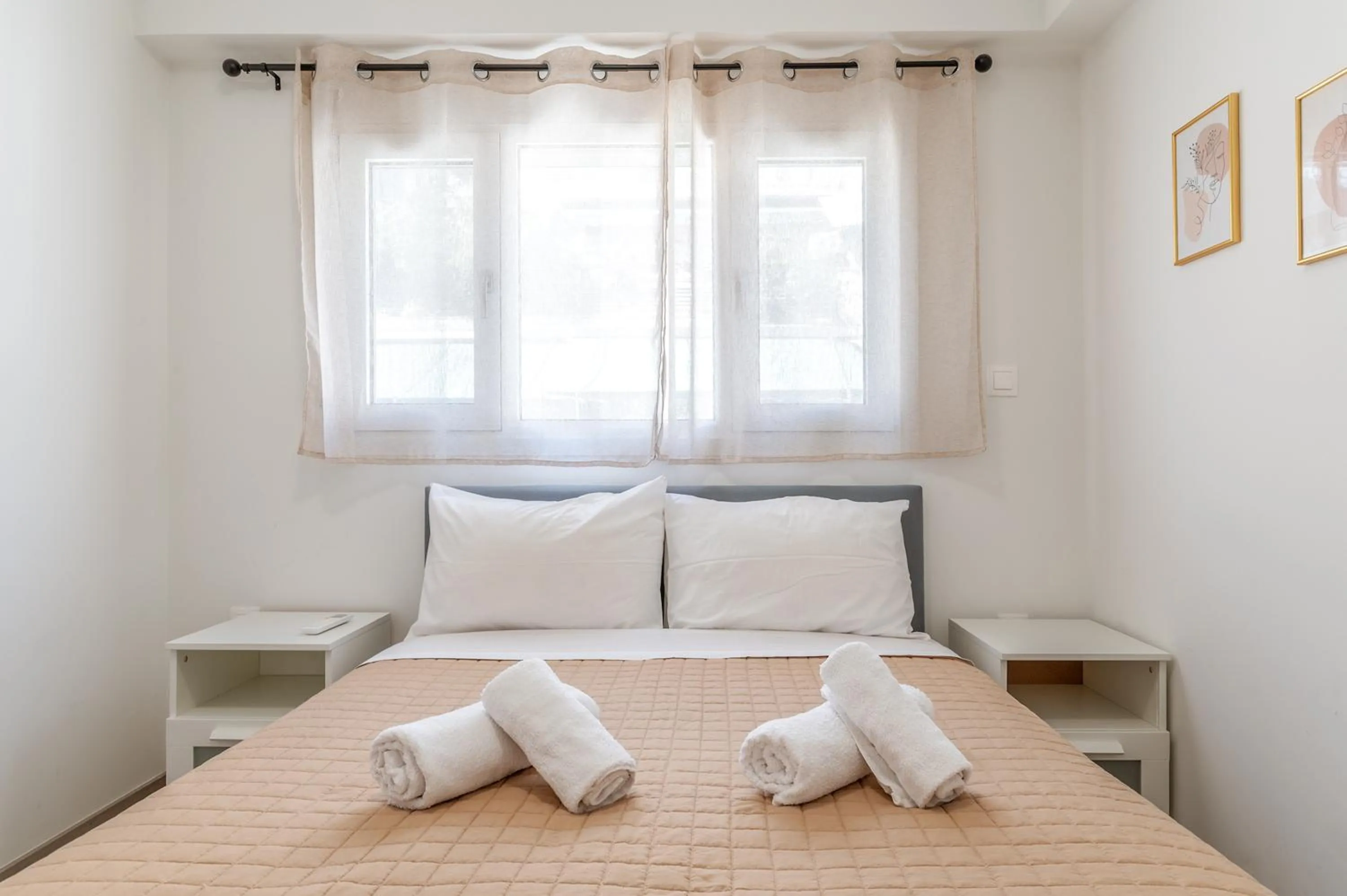 Bedroom, Bed in Elvita Apartments 4